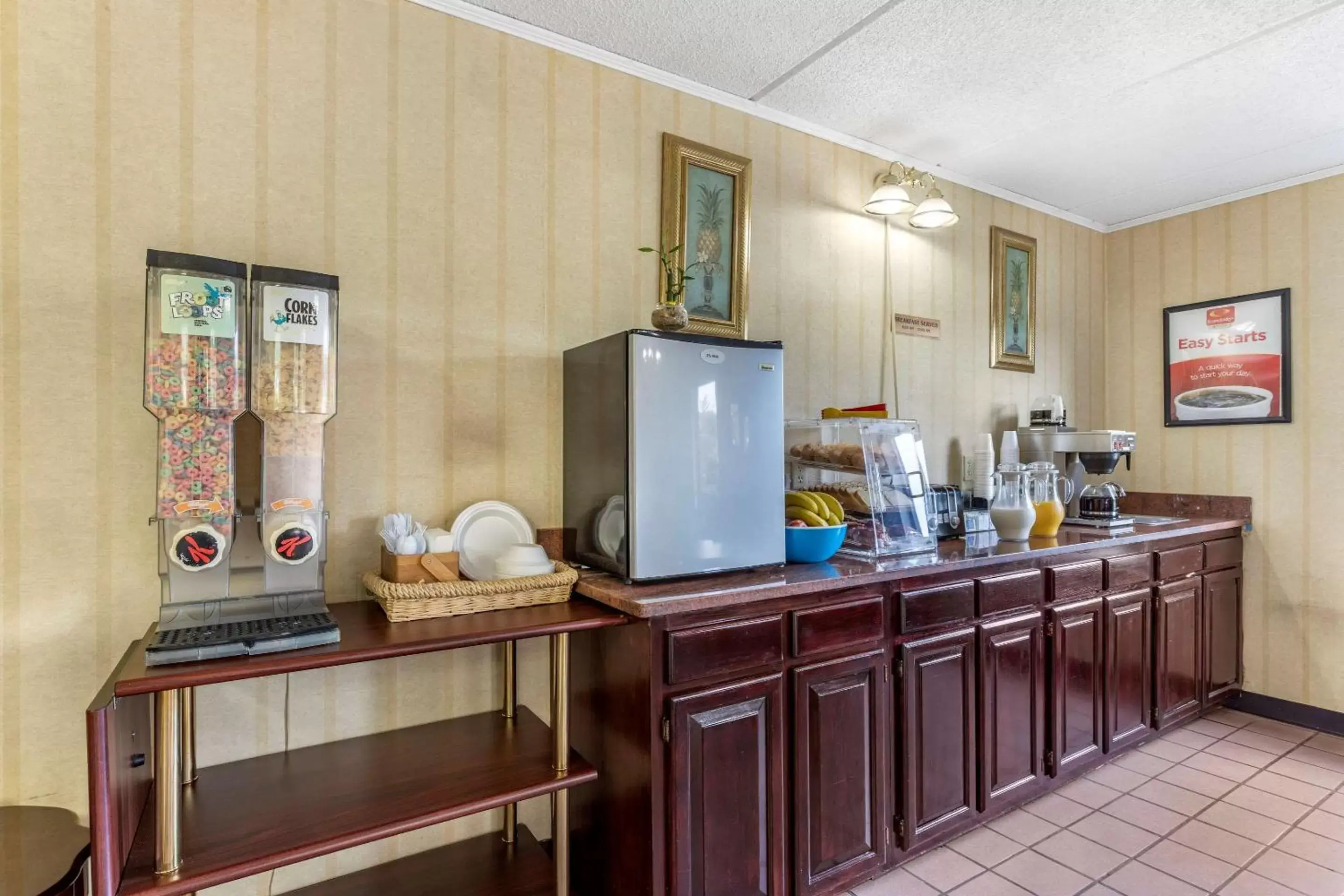 Restaurant/places to eat, Kitchen/Kitchenette in Econo Lodge Inn & Suites Lugoff