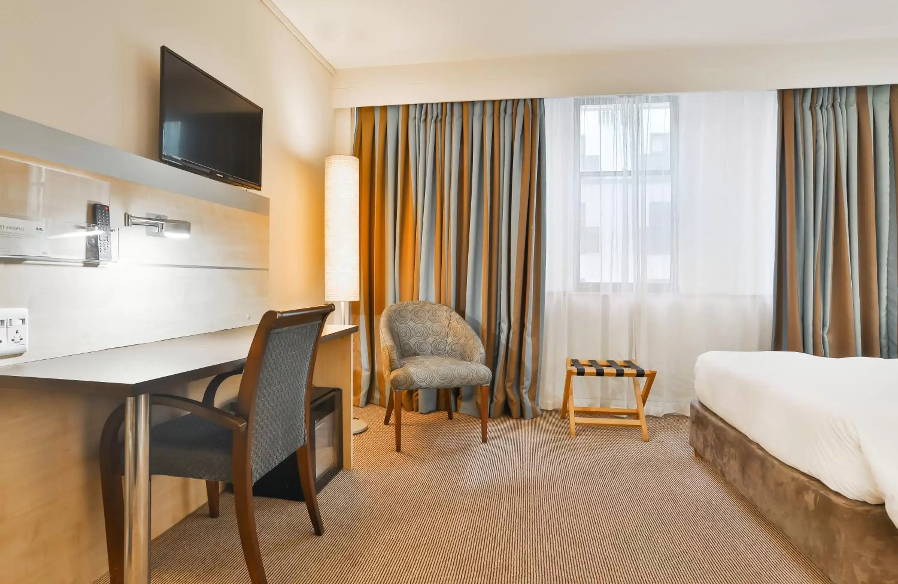 Bedroom, Seating Area in Holiday Inn Express Cape Town City Centre, an IHG Hotel