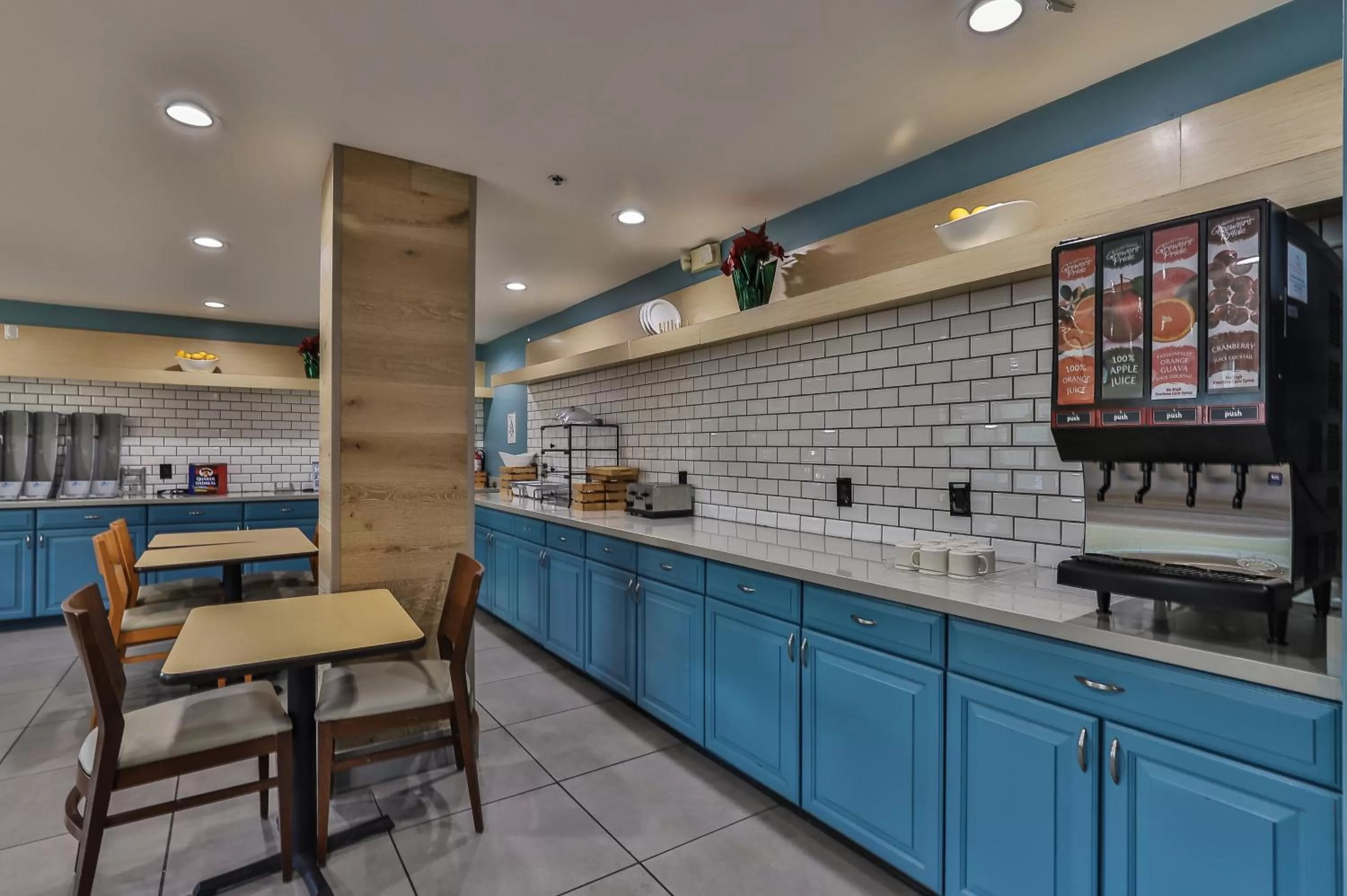 Buffet breakfast in Wingate by Wyndham Chandler Phoenix