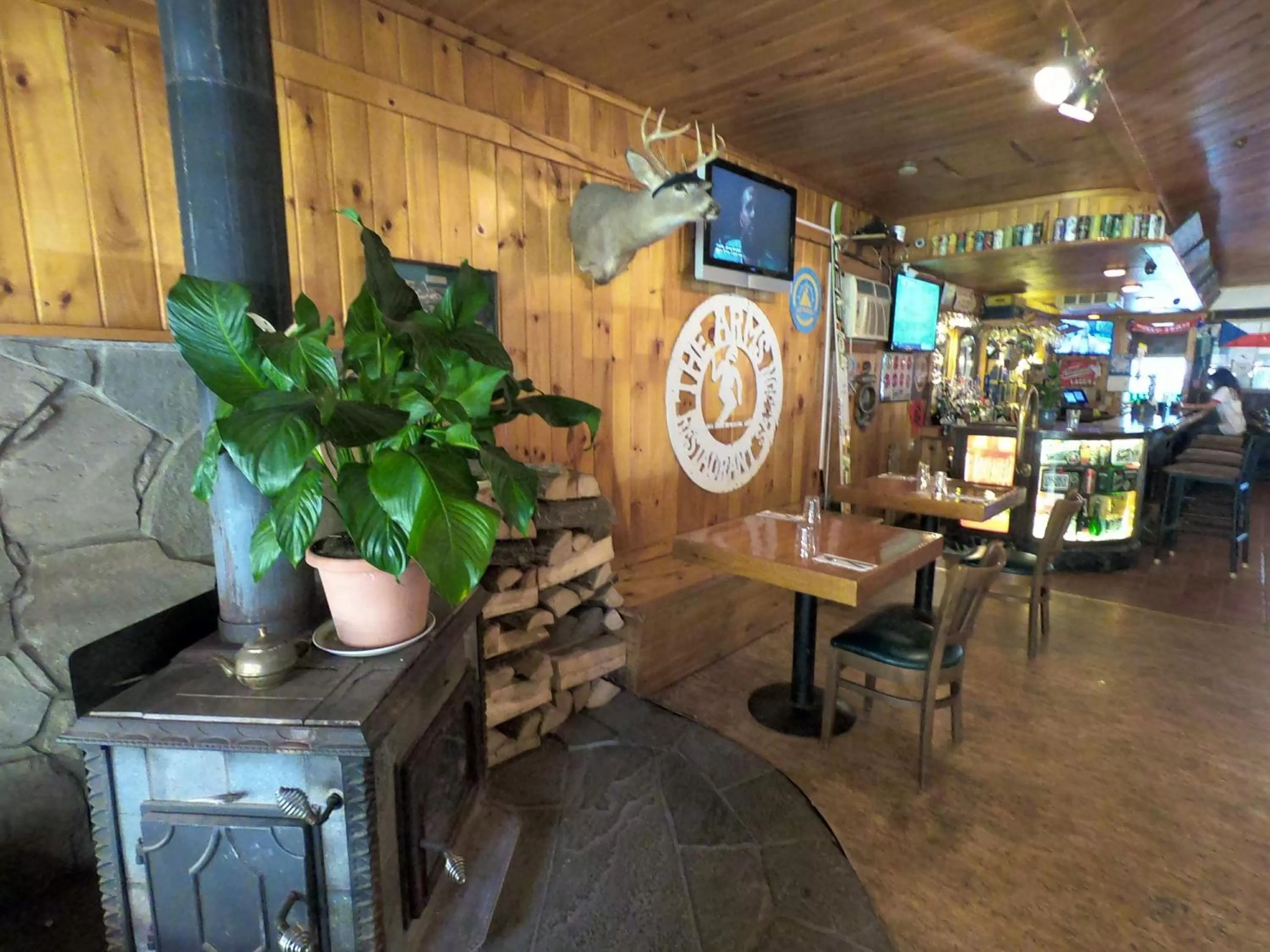 Restaurant/Places to Eat in Pine Hill Arms Hotel