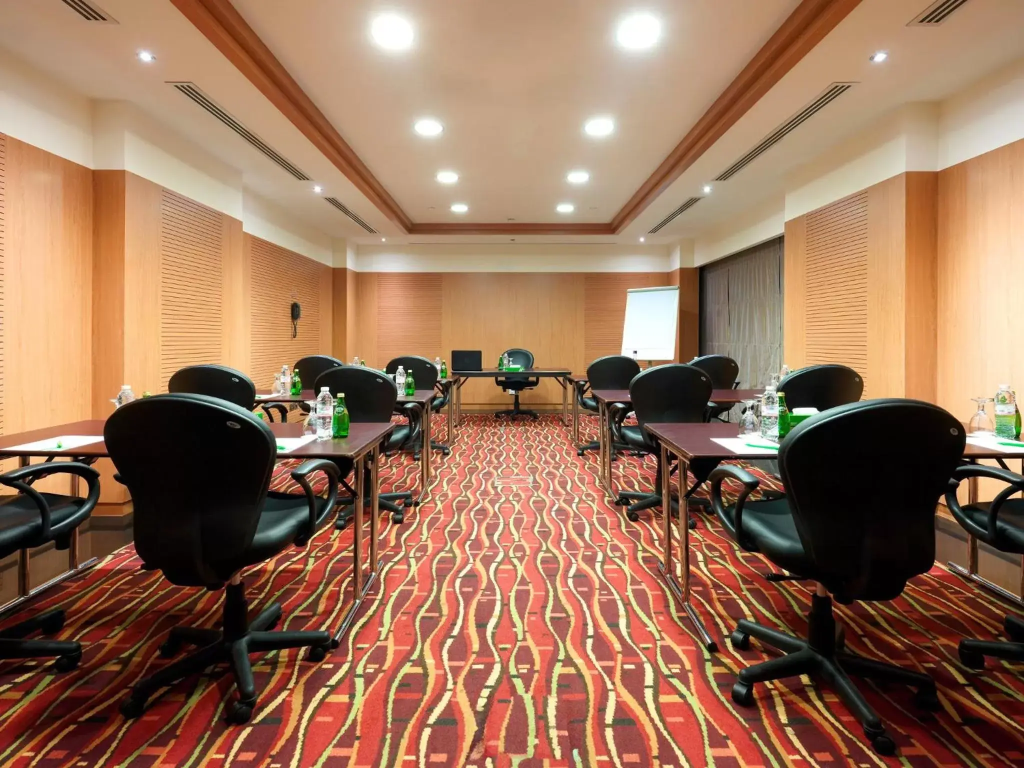 Meeting/conference room in Holiday Inn Kuwait, an IHG Hotel