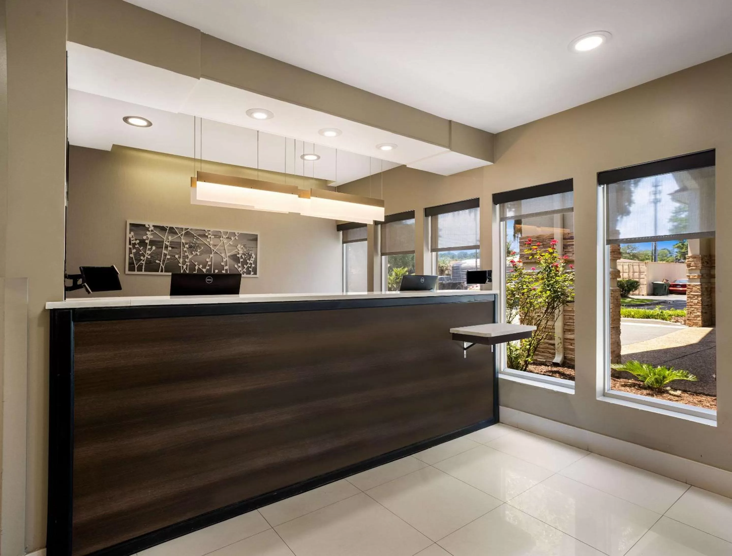 Lobby or reception in MainStay Suites Savannah Midtown