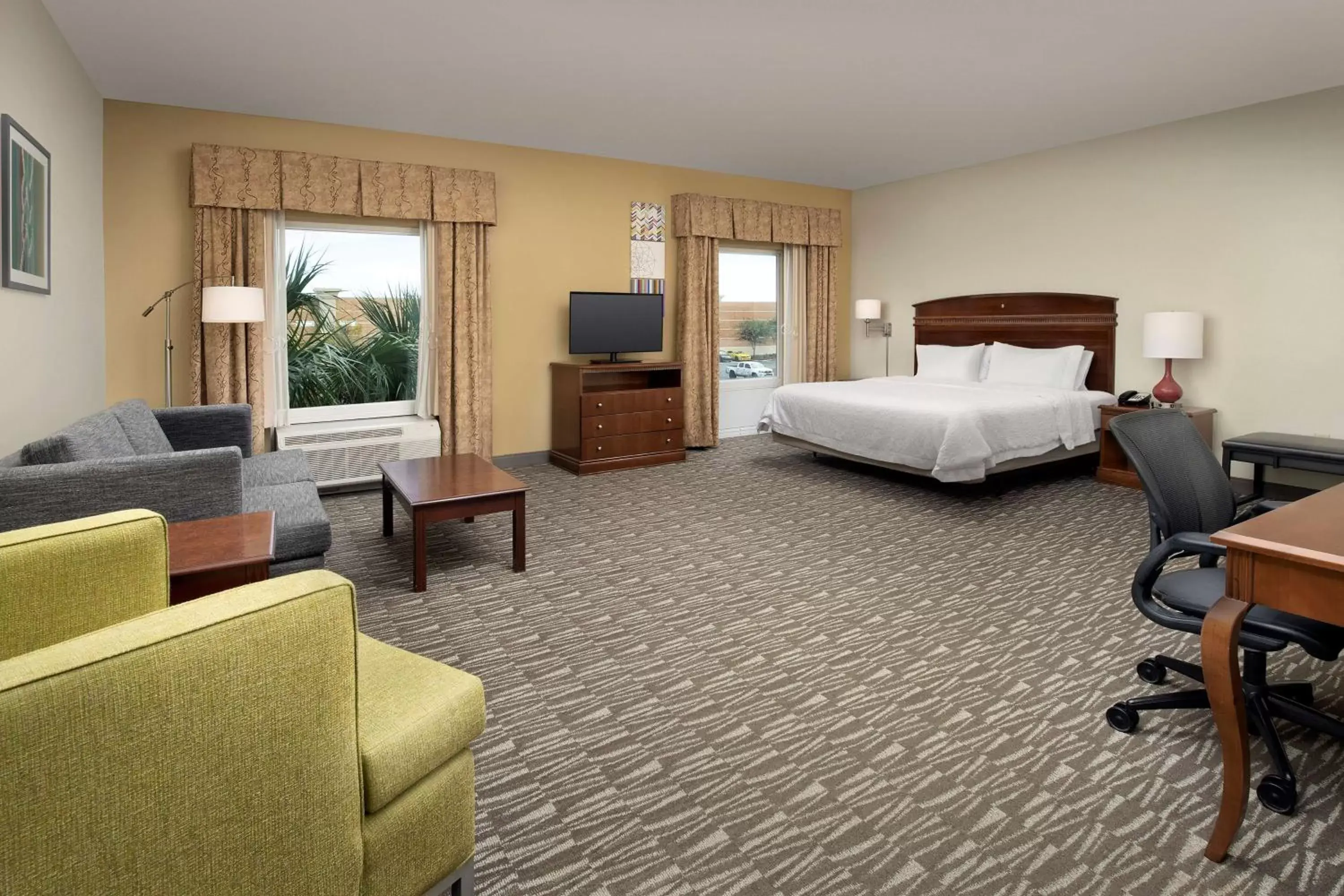 Bedroom in Hampton Inn & Suites Lakeland-South Polk Parkway