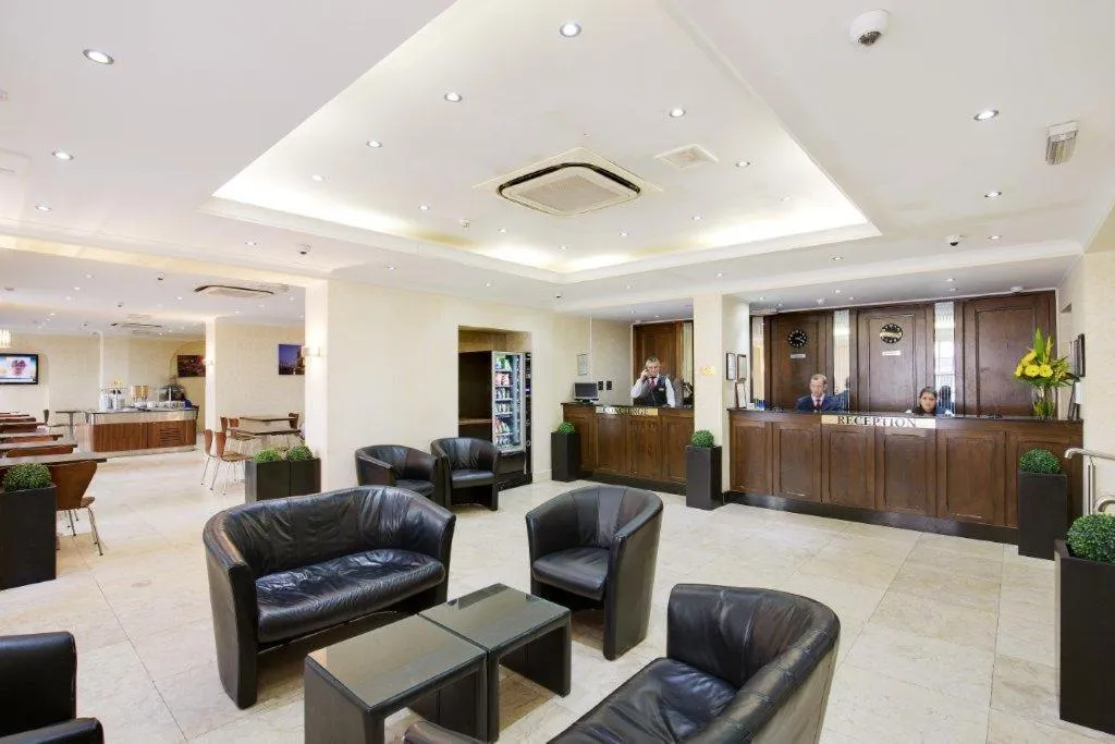 Lobby or reception in Queens Park Hotel