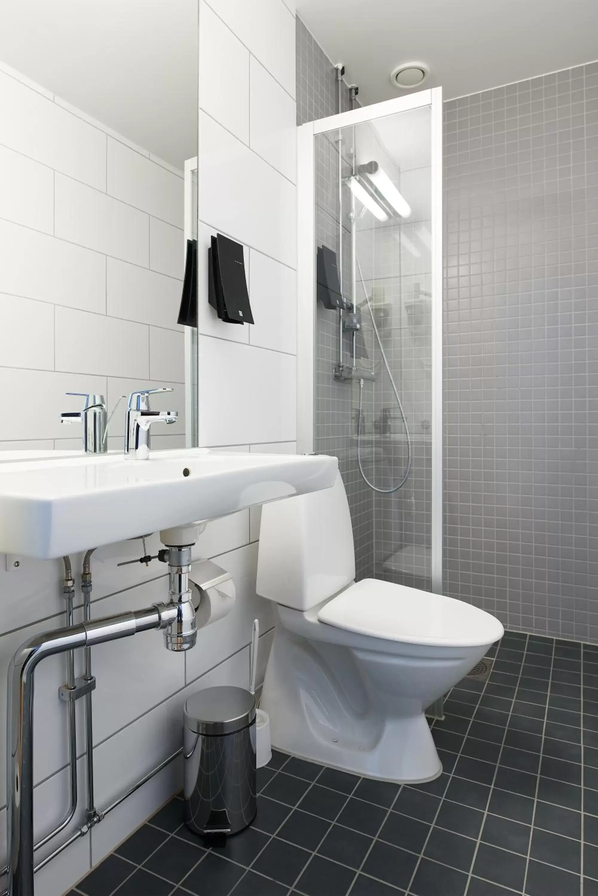 Bathroom in Clarion Collection Hotel Plaza