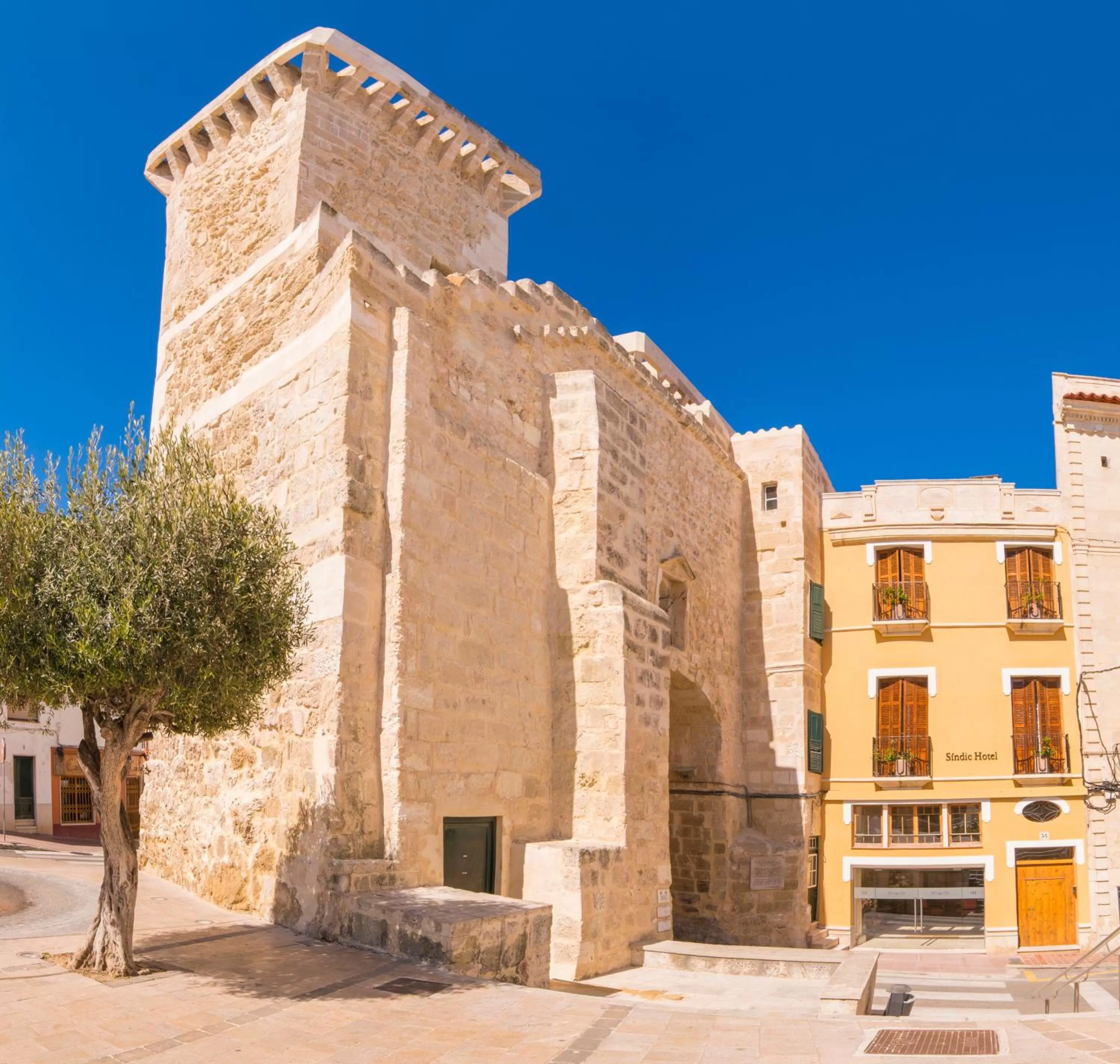 Facade/entrance in Sindic Hotel - Adults Only