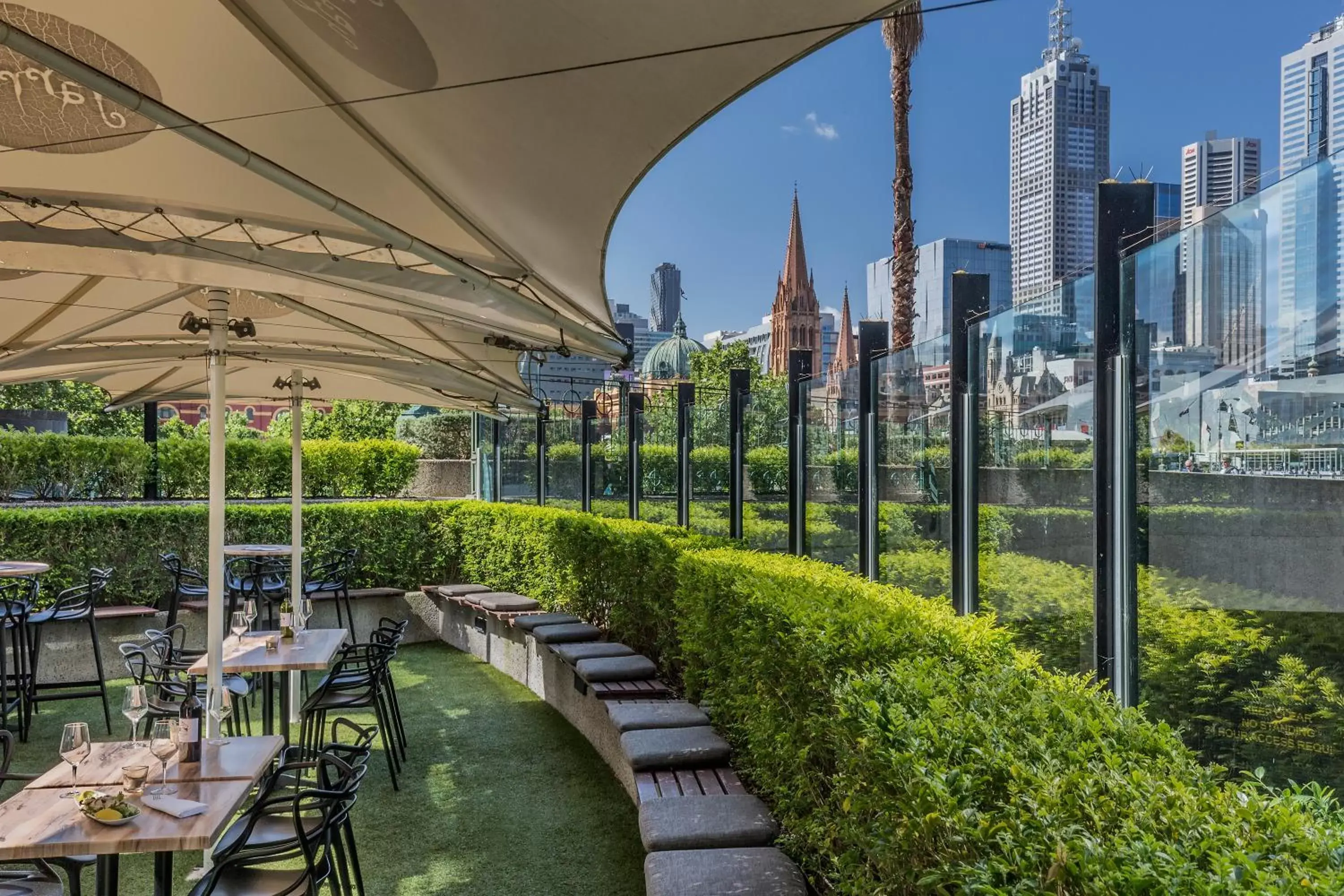 Lounge or bar in Quay West Suites Melbourne