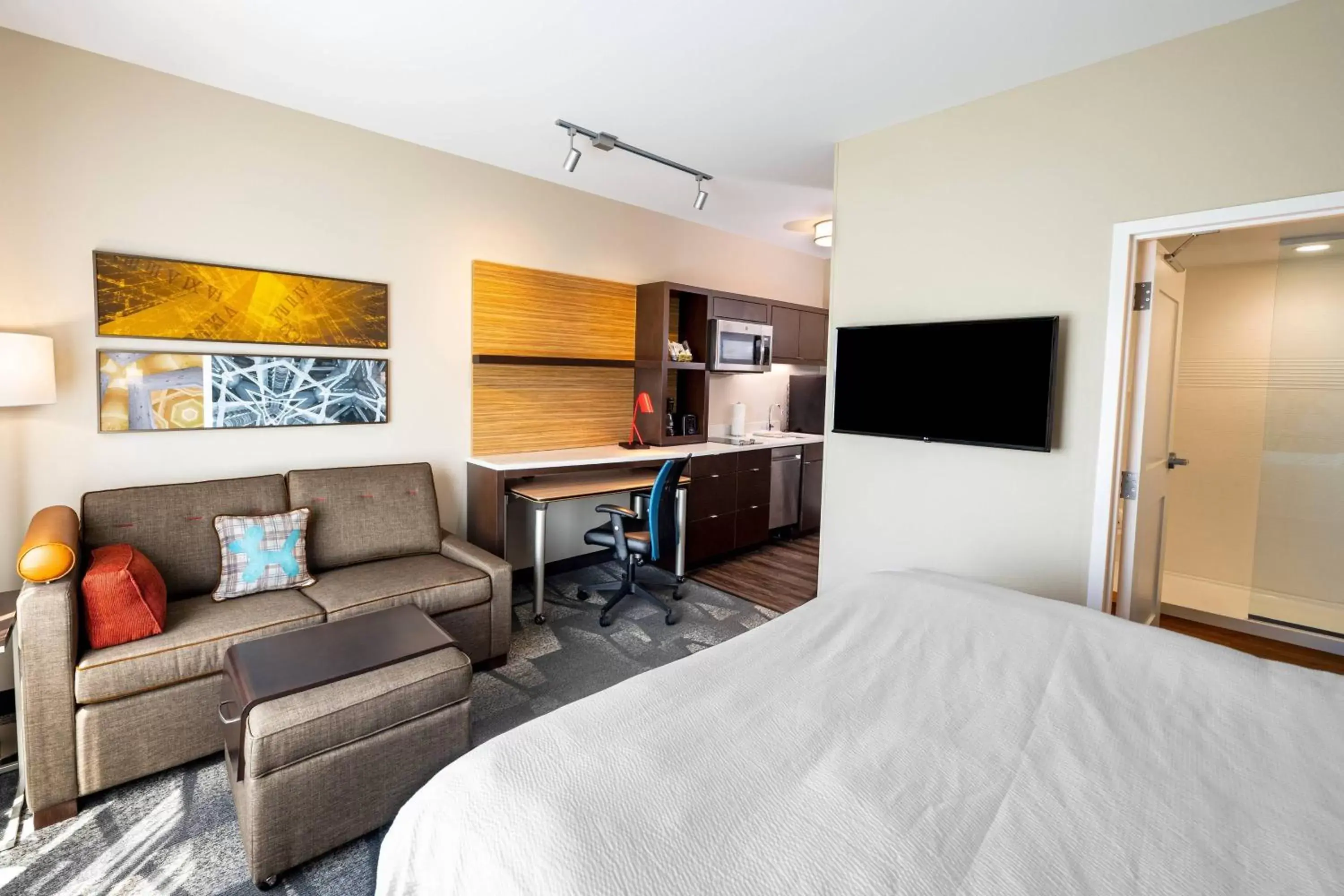 Bedroom, TV/Entertainment Center in TownePlace Suites by Marriott Fort Mill at Carowinds Blvd