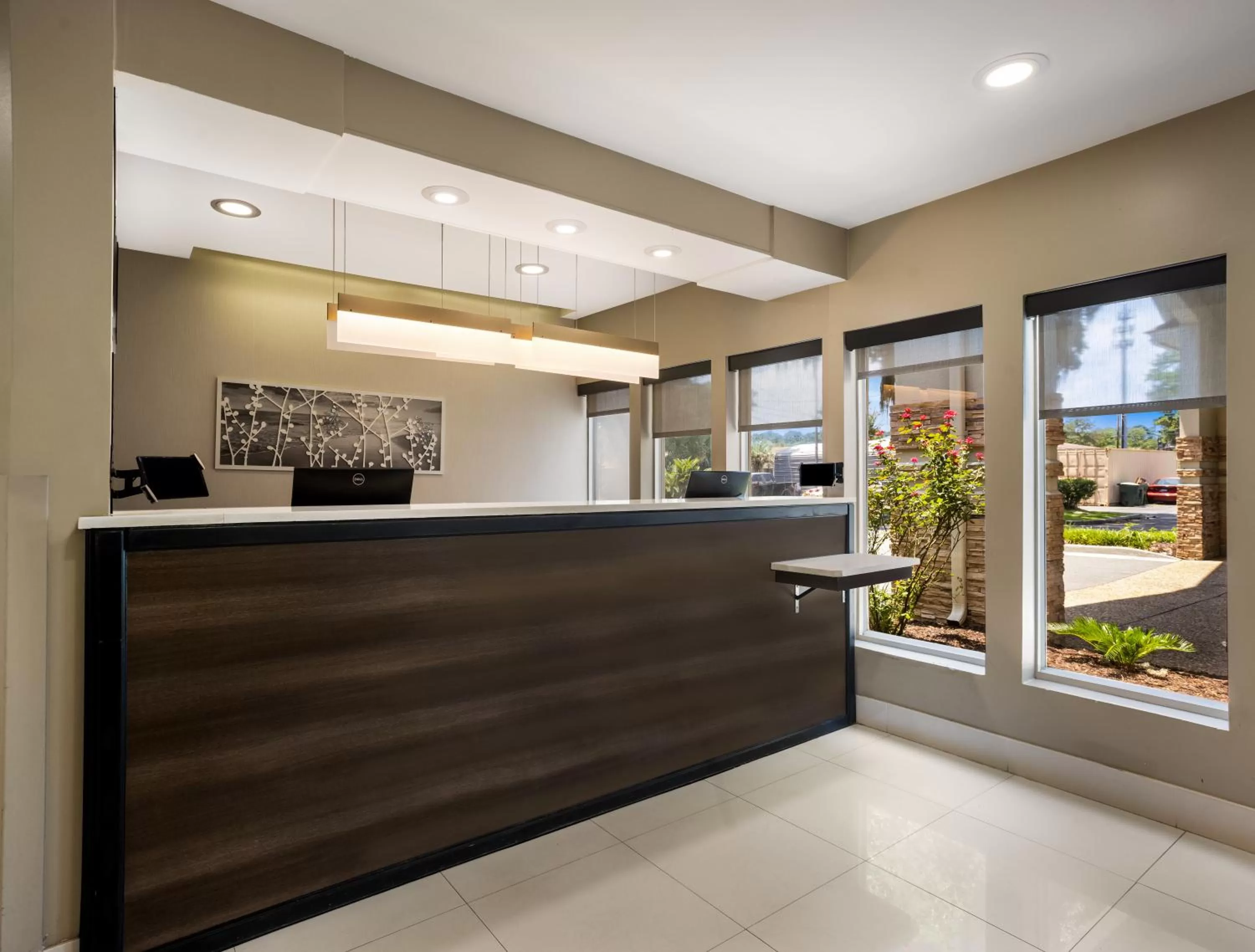 Lobby or reception in MainStay Suites Savannah Midtown
