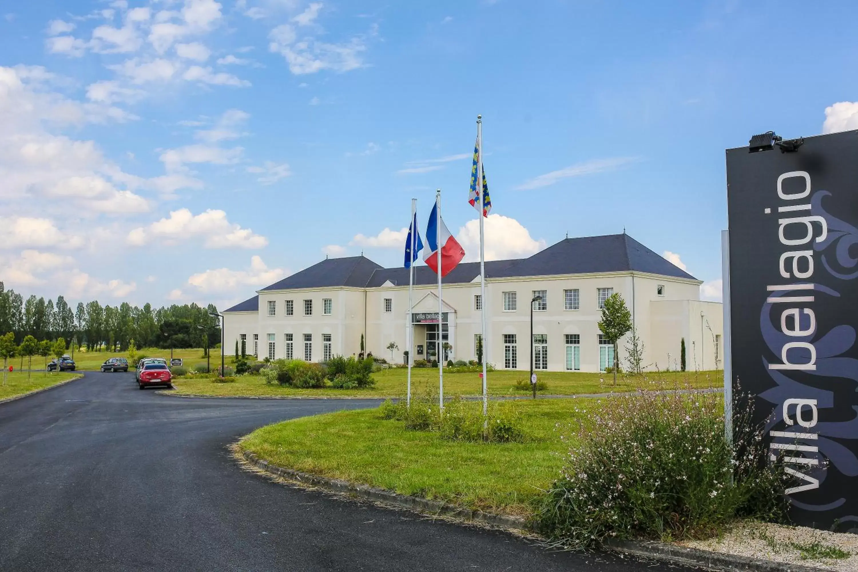 Facade/entrance, Property Building in Villa Bellagio Amboise by Popinns