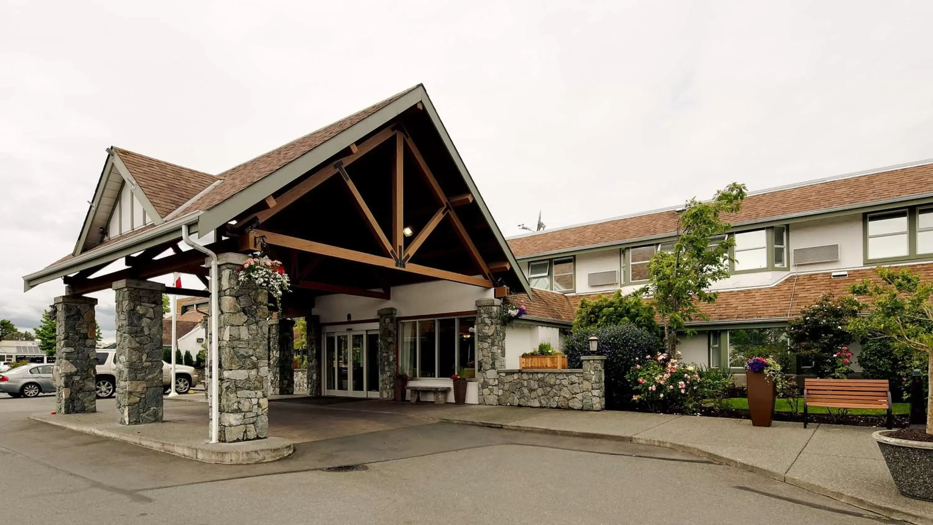 Property Building in Best Western Plus Emerald Isle Hotel