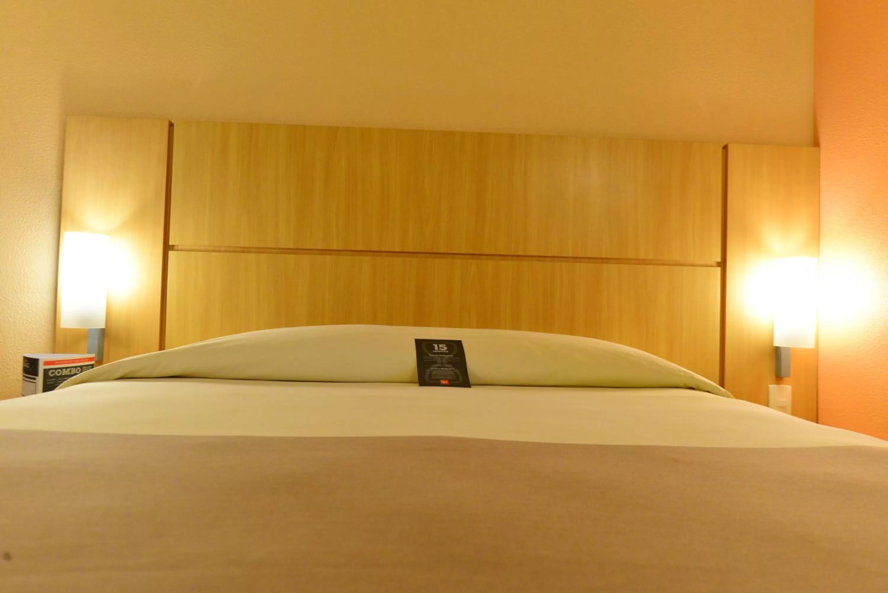 Photo of the whole room, Bed in ibis Caxias do Sul
