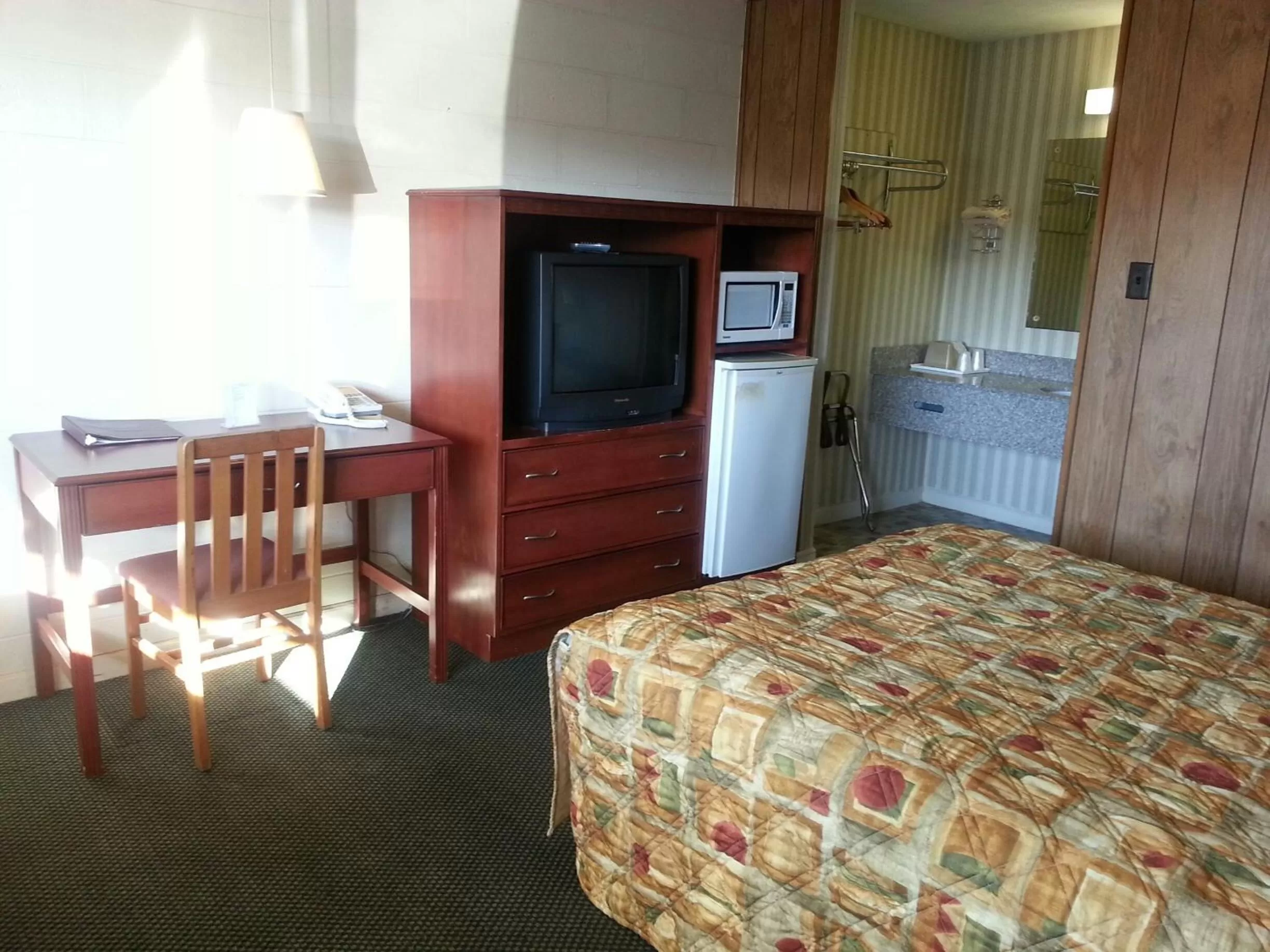 Single Room - Smoking in Budget Inn By OYO Natural Bridge I-81