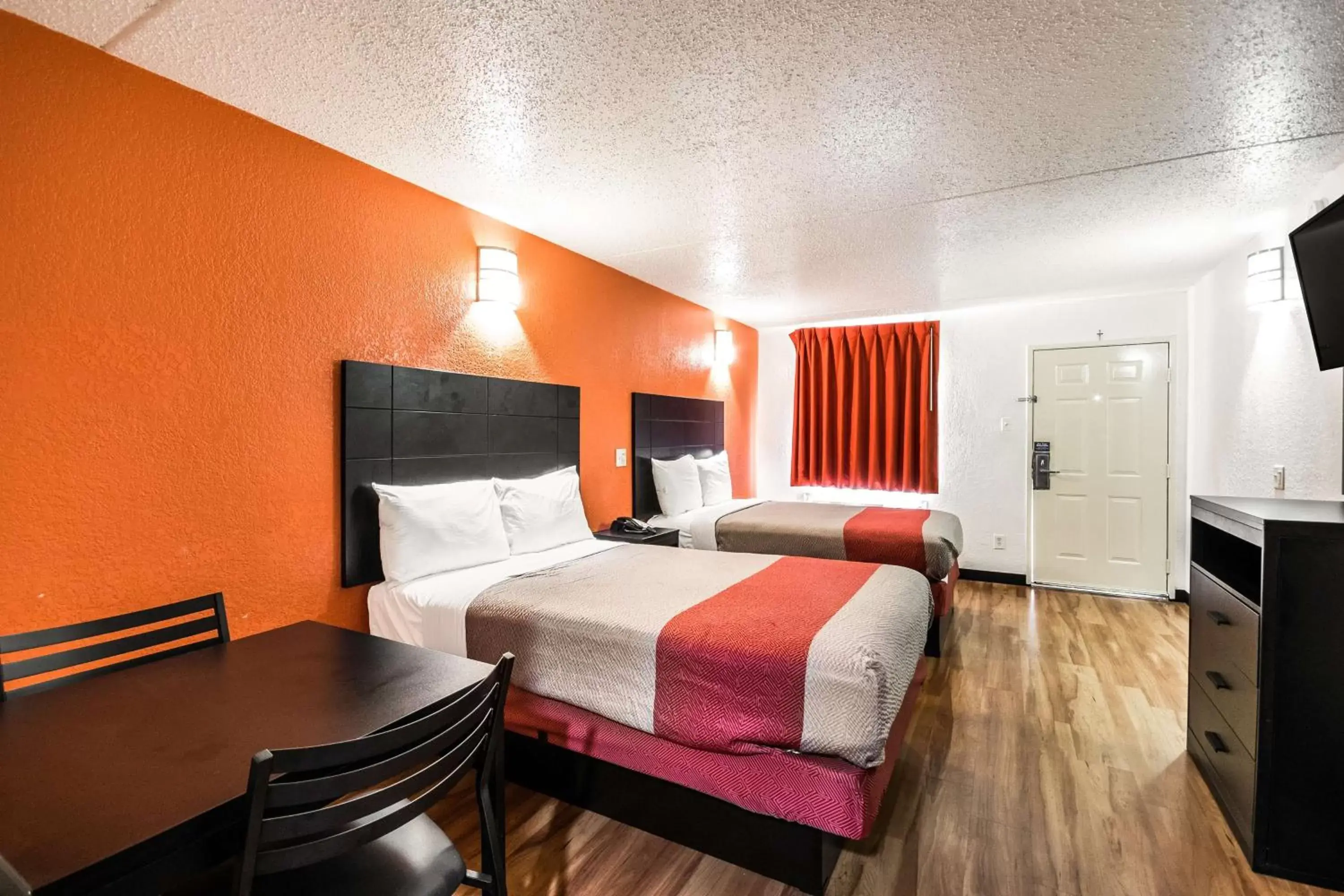 Photo of the whole room, Bed in Motel 6-Houston, TX - Brookhollow