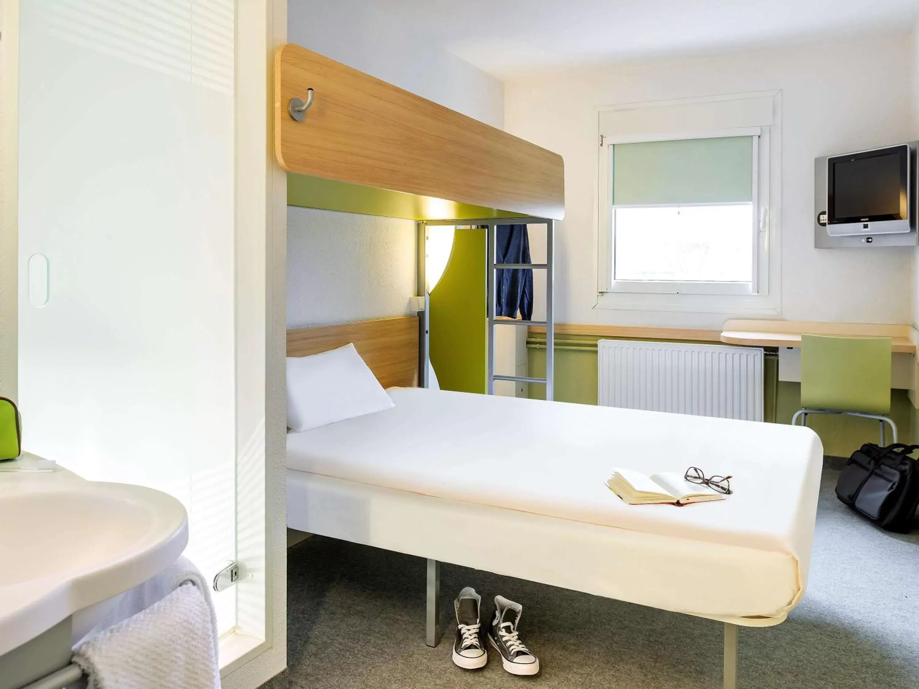 Photo of the whole room, Bathroom in ibis budget Marne la Vallée Bry sur Marne