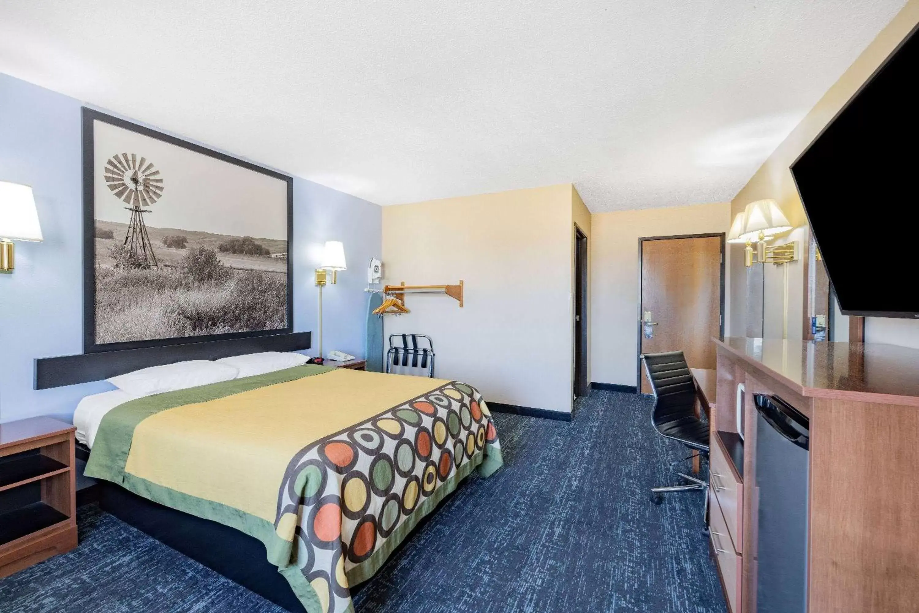 Photo of the whole room, Bed in Super 8 by Wyndham Valentine NE