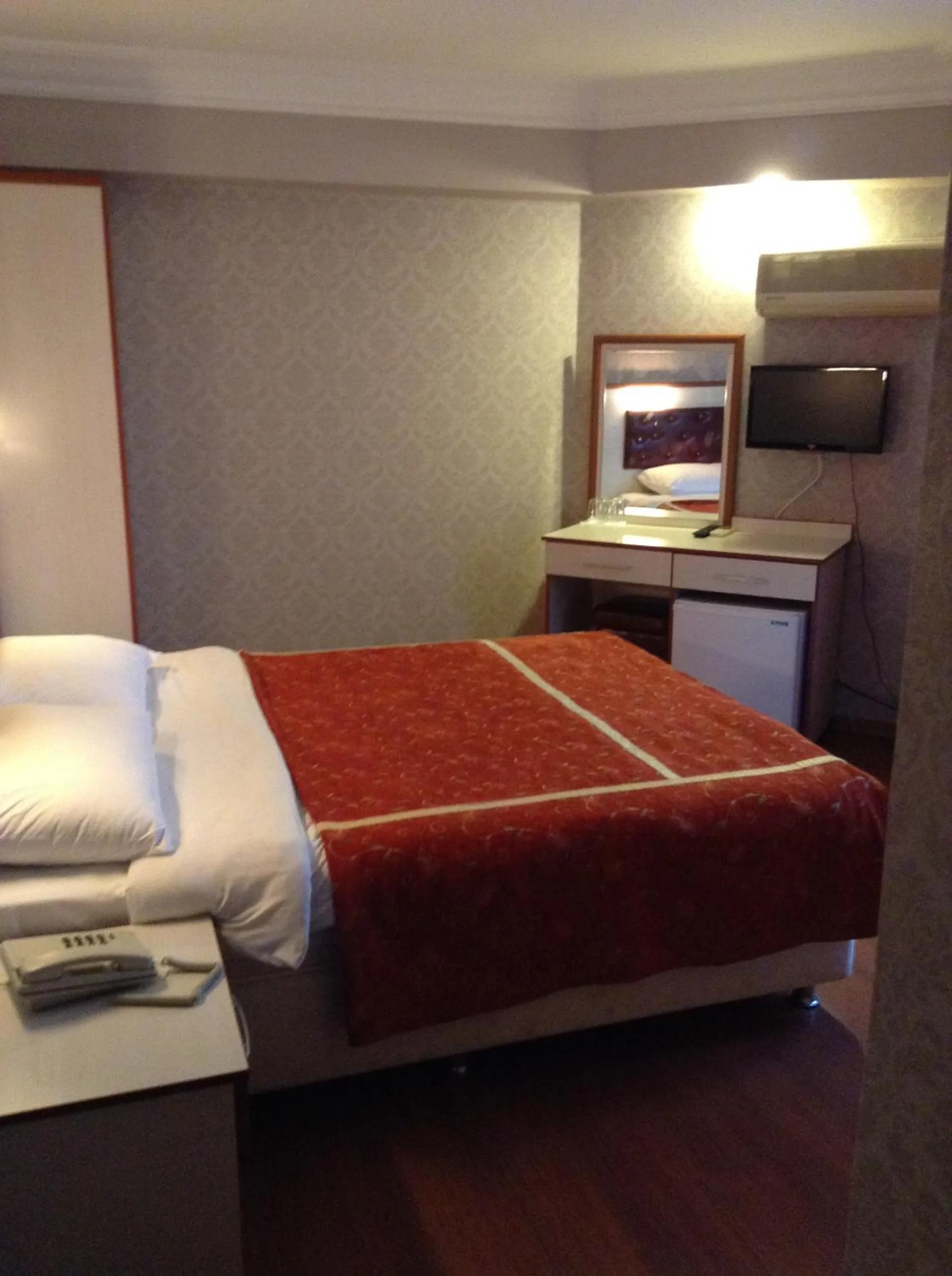 Photo of the whole room, Bed in Tayhan Hotel