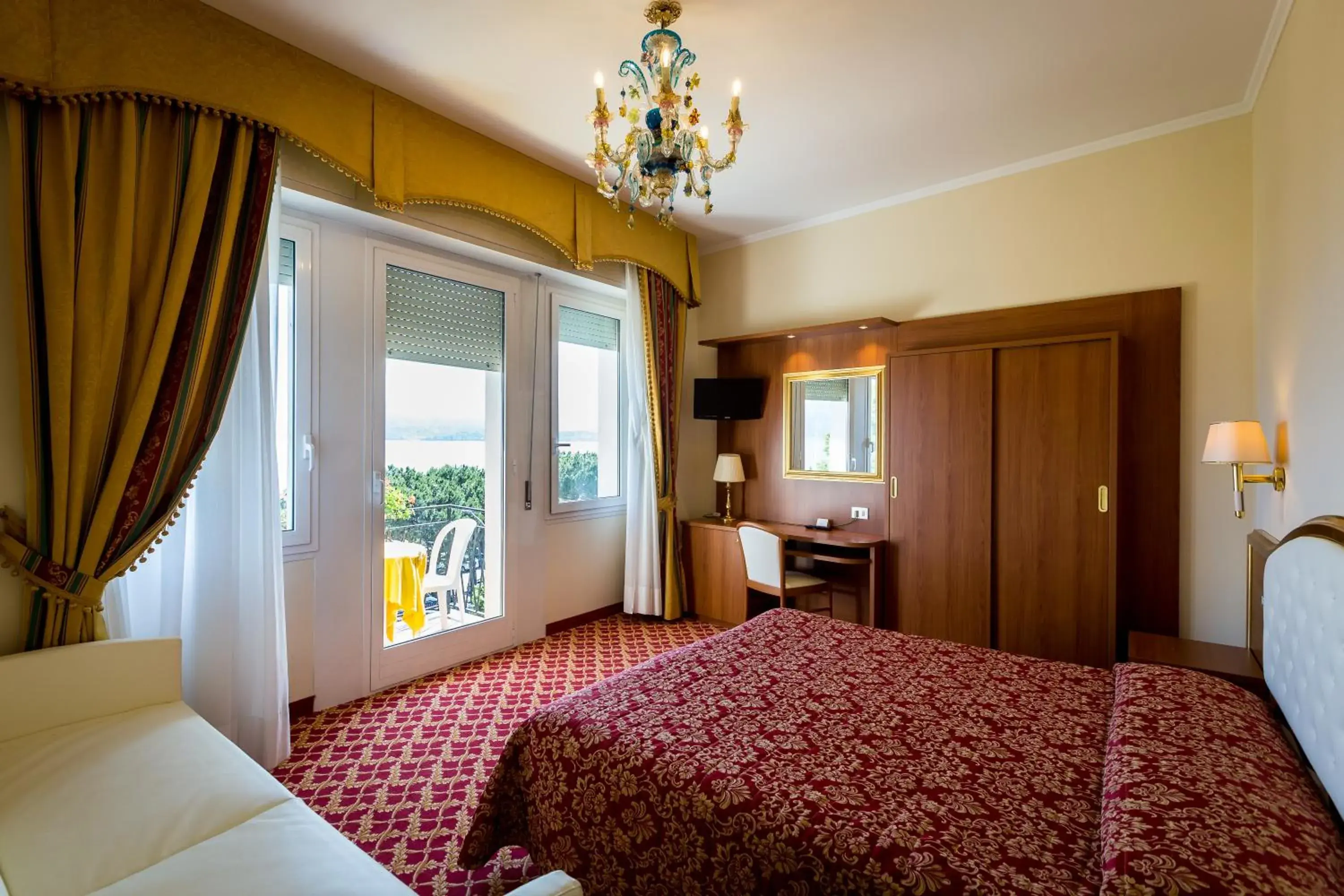 Photo of the whole room, Room Photo in Hotel Milan Speranza Au Lac