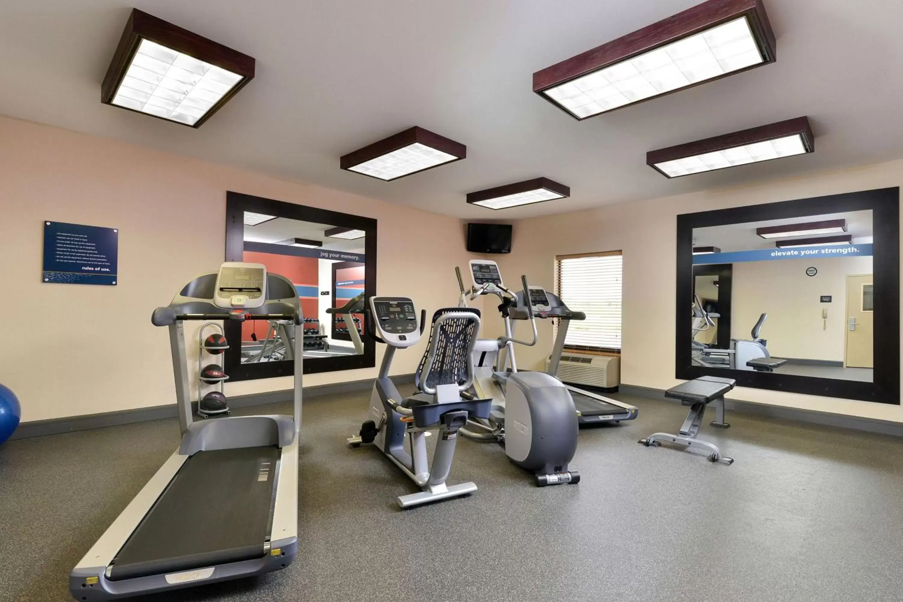 Fitness centre/facilities in Hampton Inn Muscatine Fitness centre/facilities in Hampton Inn Muscatine