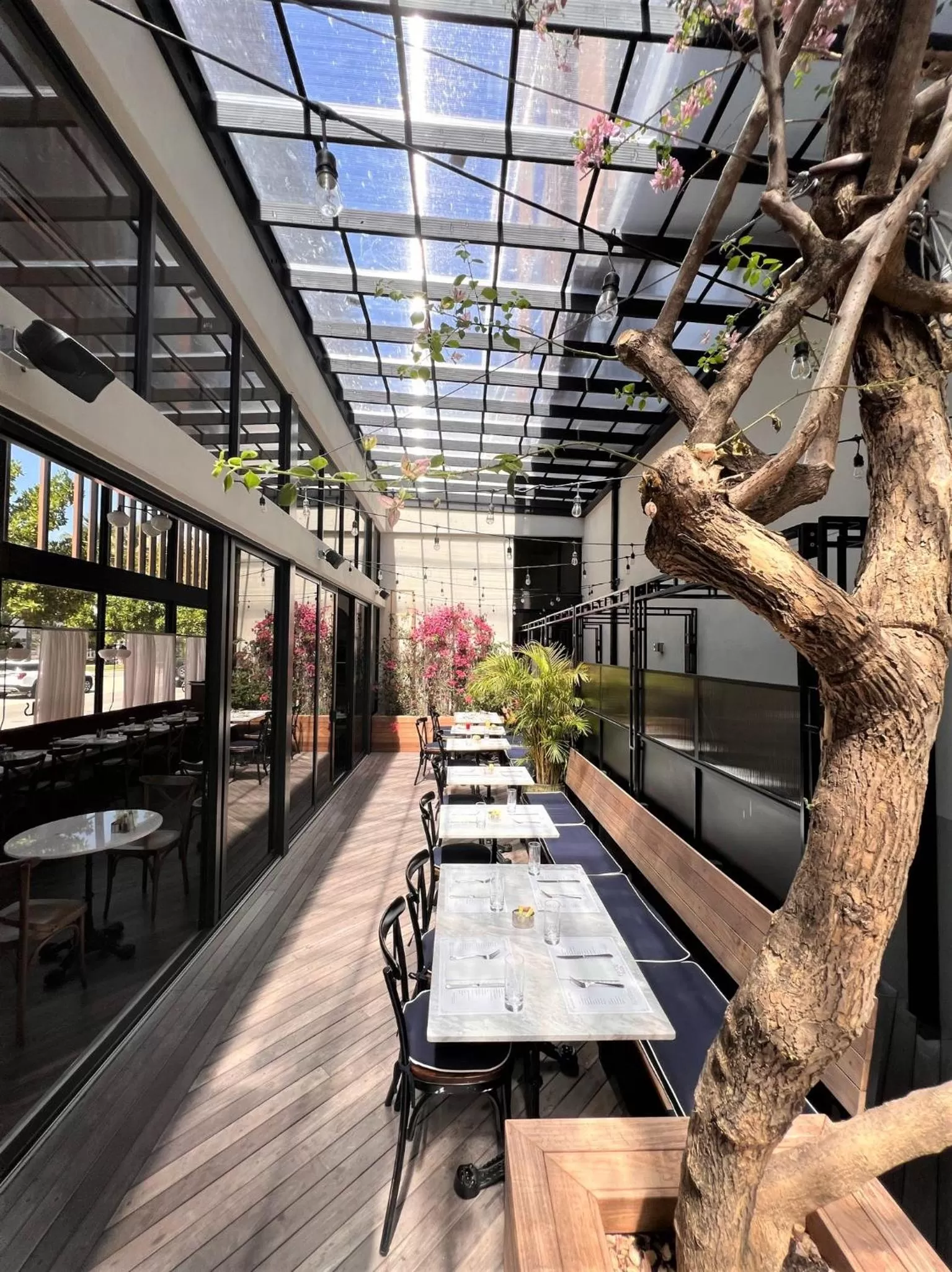 Restaurant/places to eat in Upsun Hotel