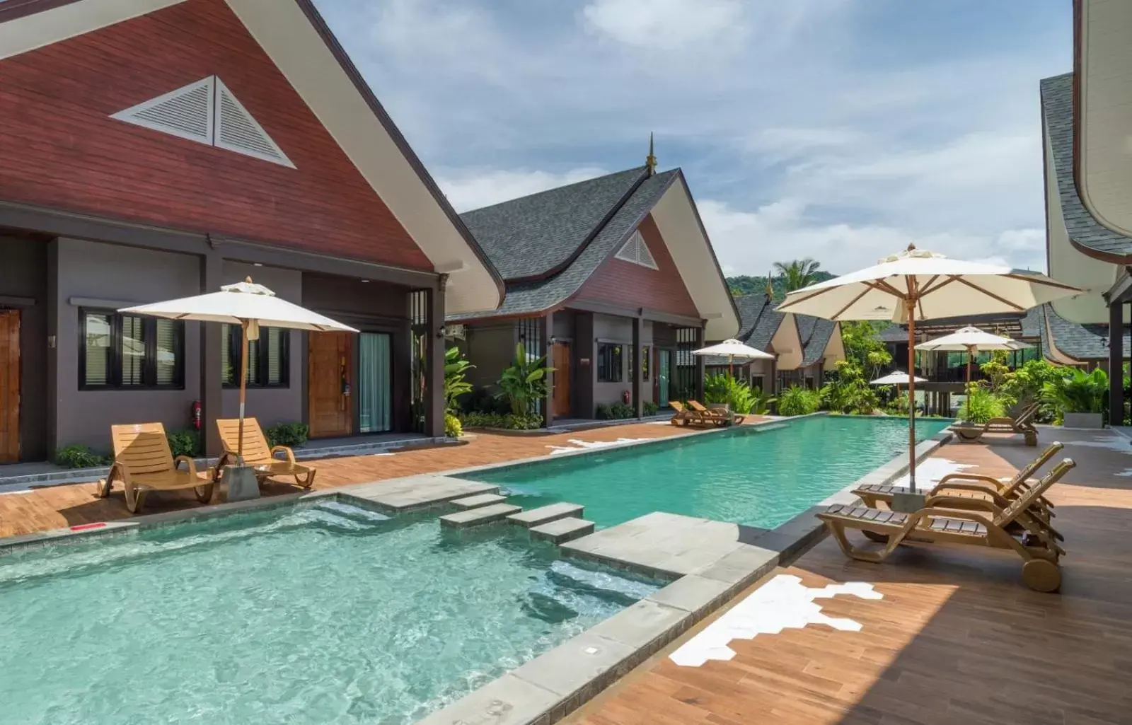 Facade/entrance in The Scene Cliff View Villas Facade/entrance in The Scene Cliff View Villas