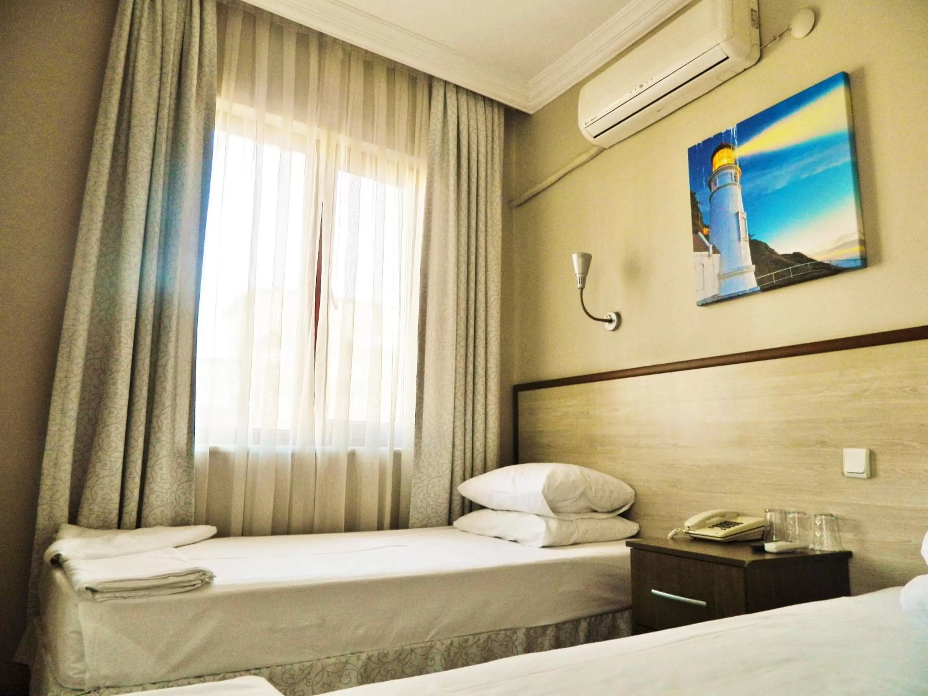 Photo of the whole room, Bed in Hotel Crowded House