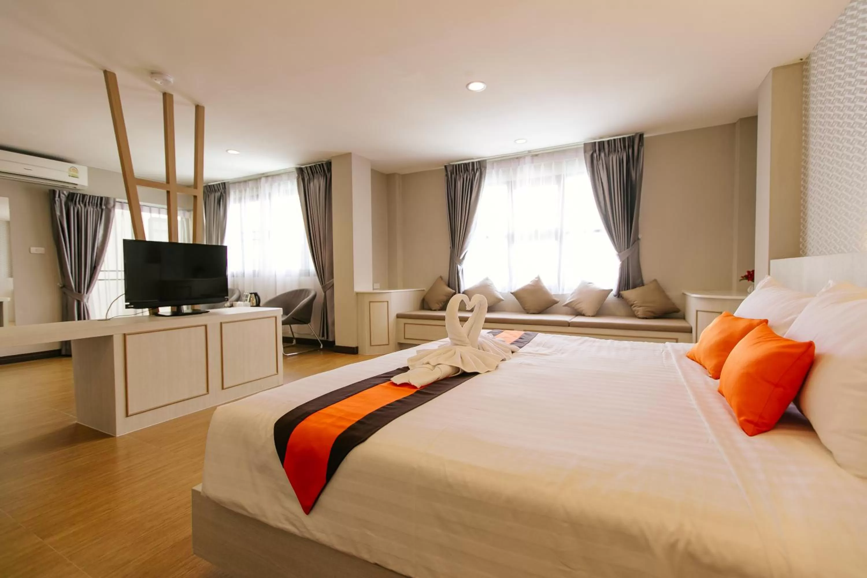 Communal lounge/ TV room, Bed in De Hug Hotel & Residence