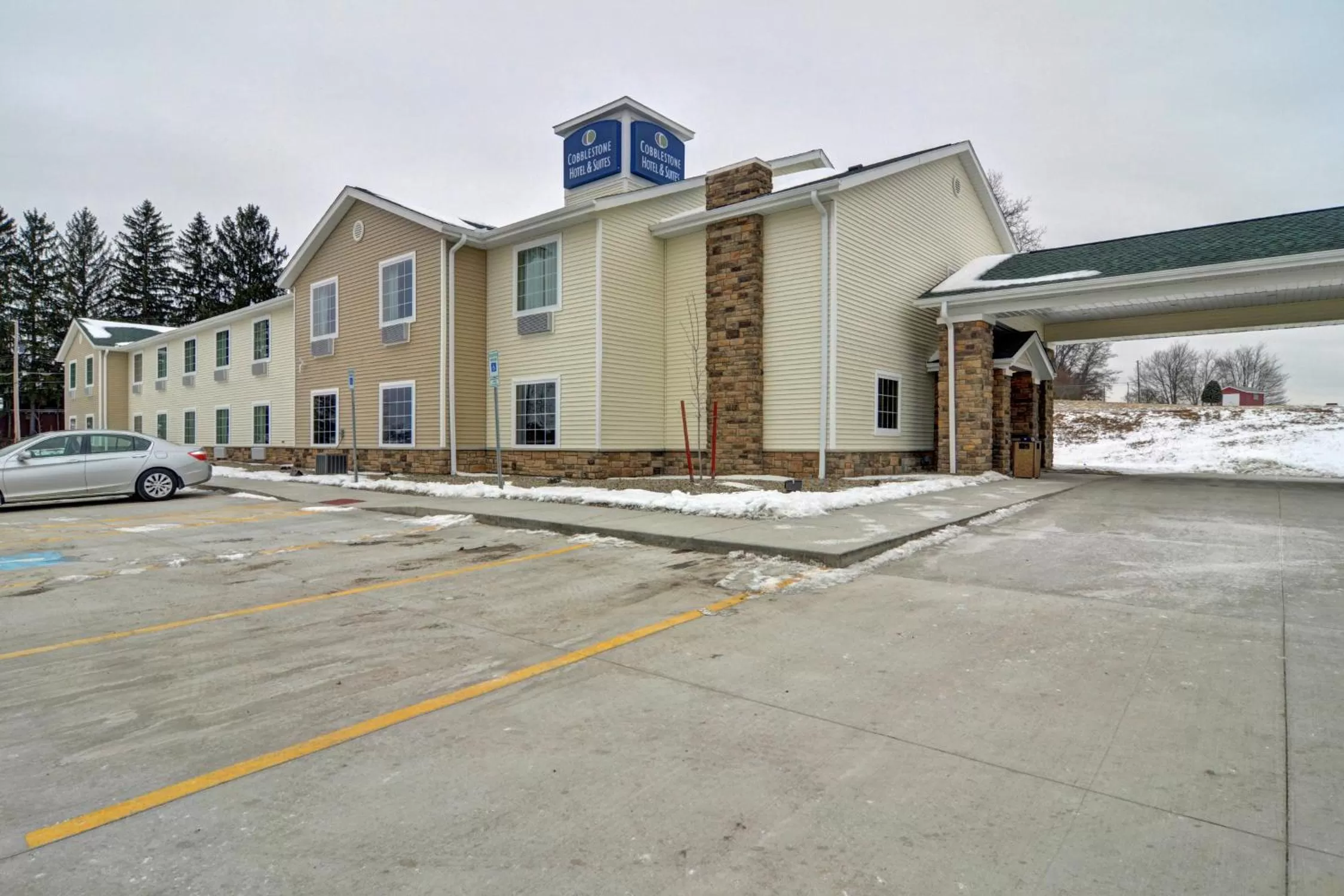 Facade/entrance in Cobblestone Hotel & Suites - Punxsutawney