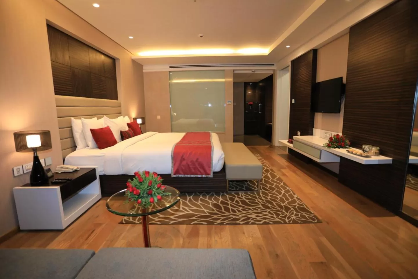 Photo of the whole room, Bed in Radisson Udaipur