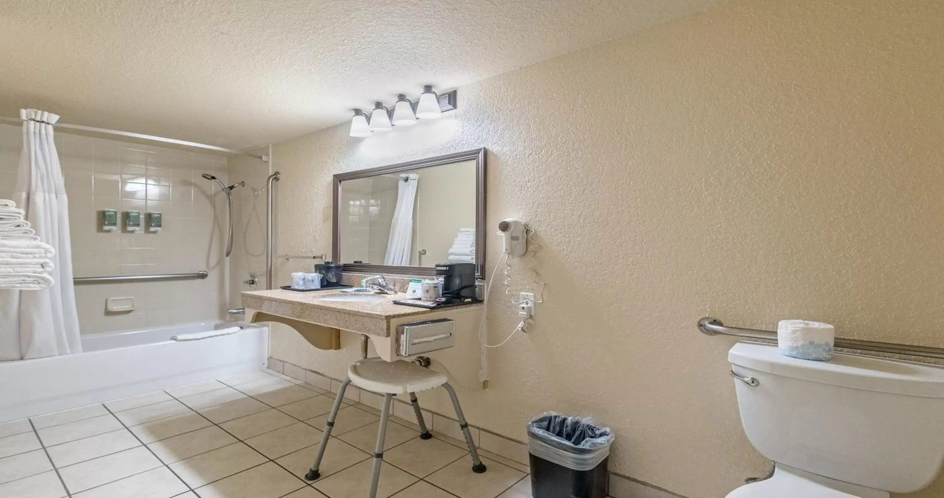 Bathroom in Best Western Roseville Inn