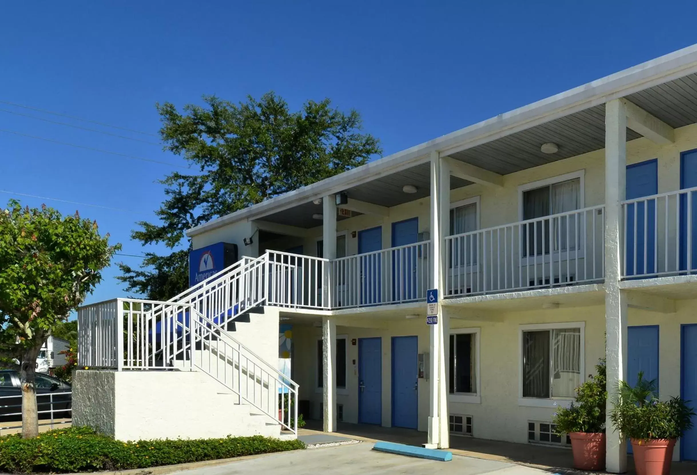 Property Building in Americas Best Value Inn Bradenton-Sarasota