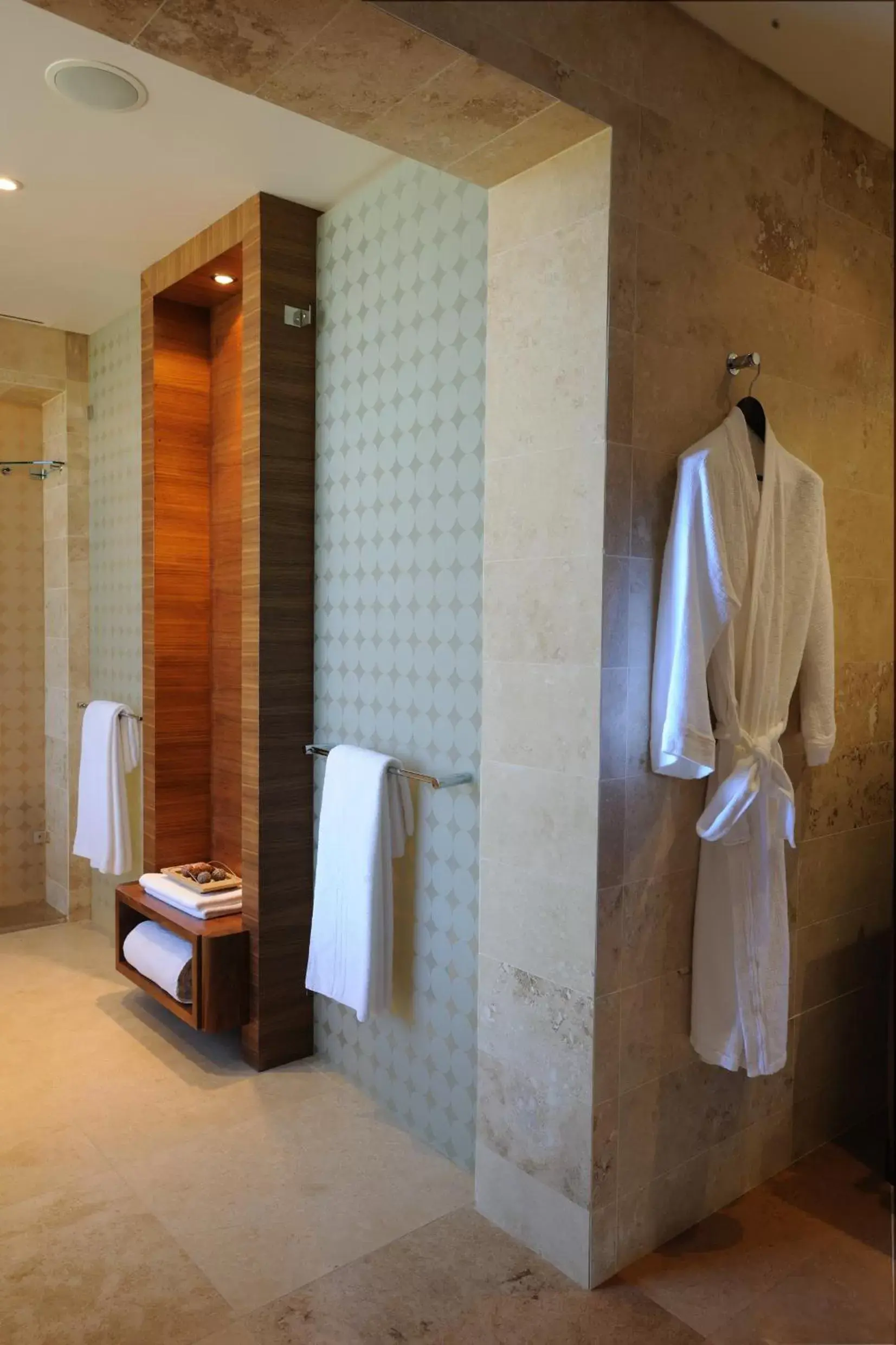 Bathroom in Oubaai Hotel Golf & Spa