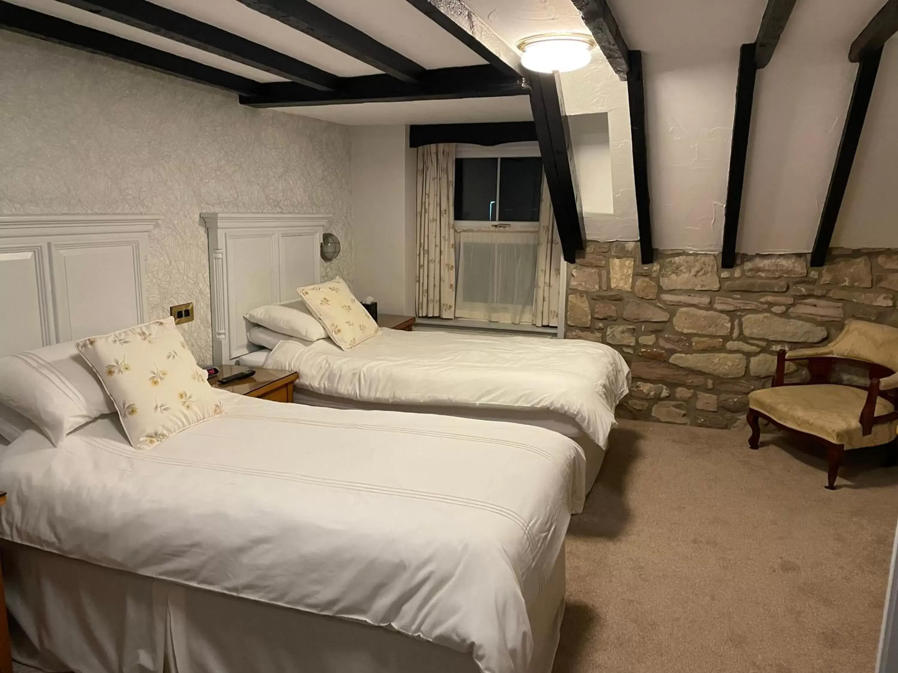Bedroom, Bed in The Olde Ship Inn