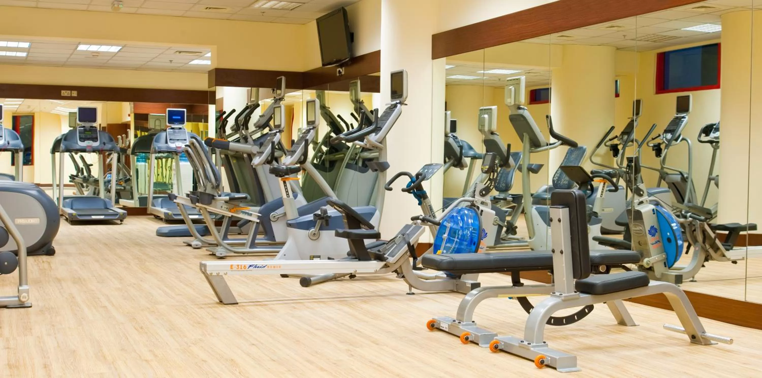 Fitness centre/facilities in City Seasons Al Hamra Hotel