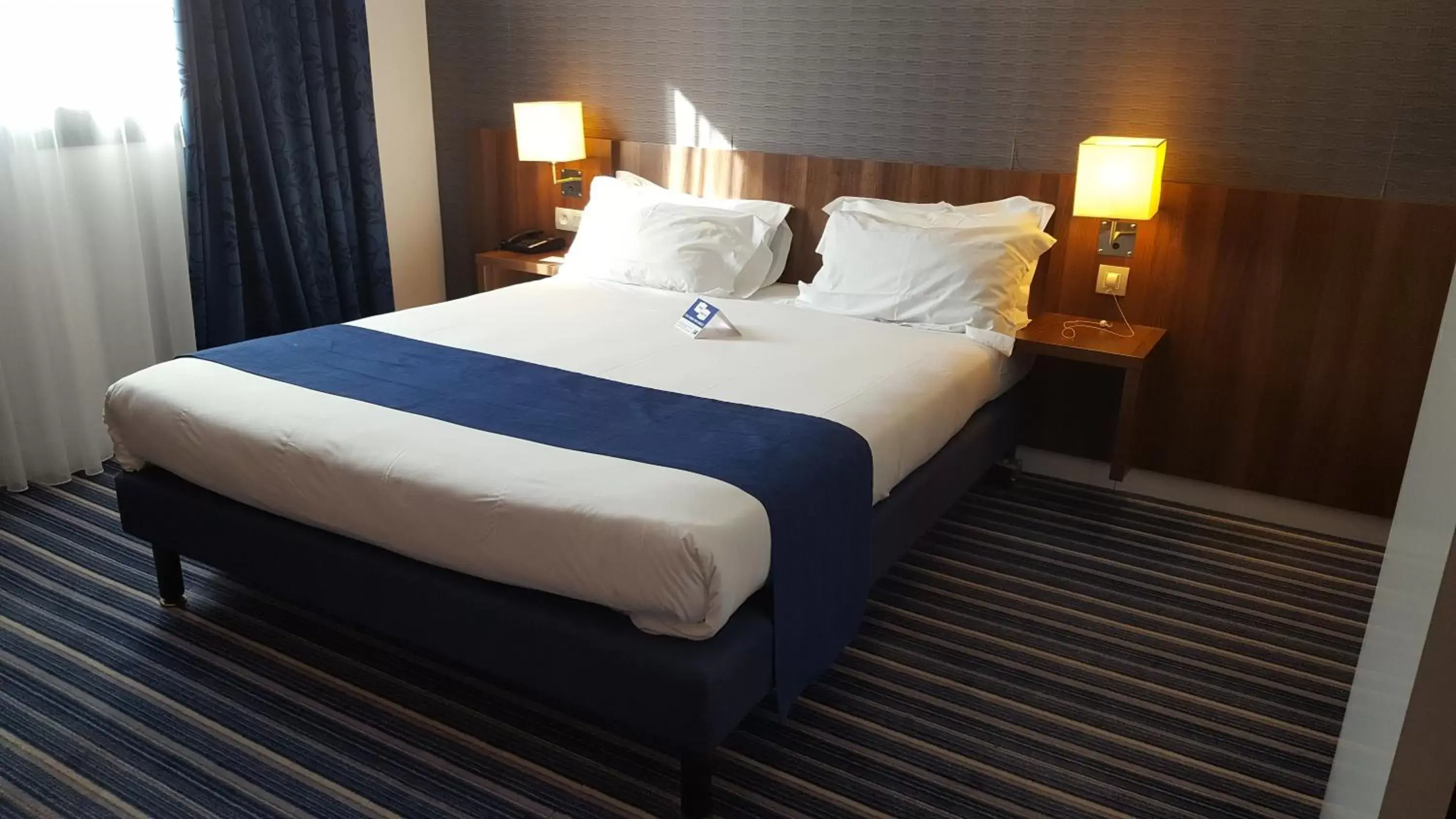 Photo of the whole room, Bed in Holiday Inn Express Montpellier - Odysseum, an IHG Hotel