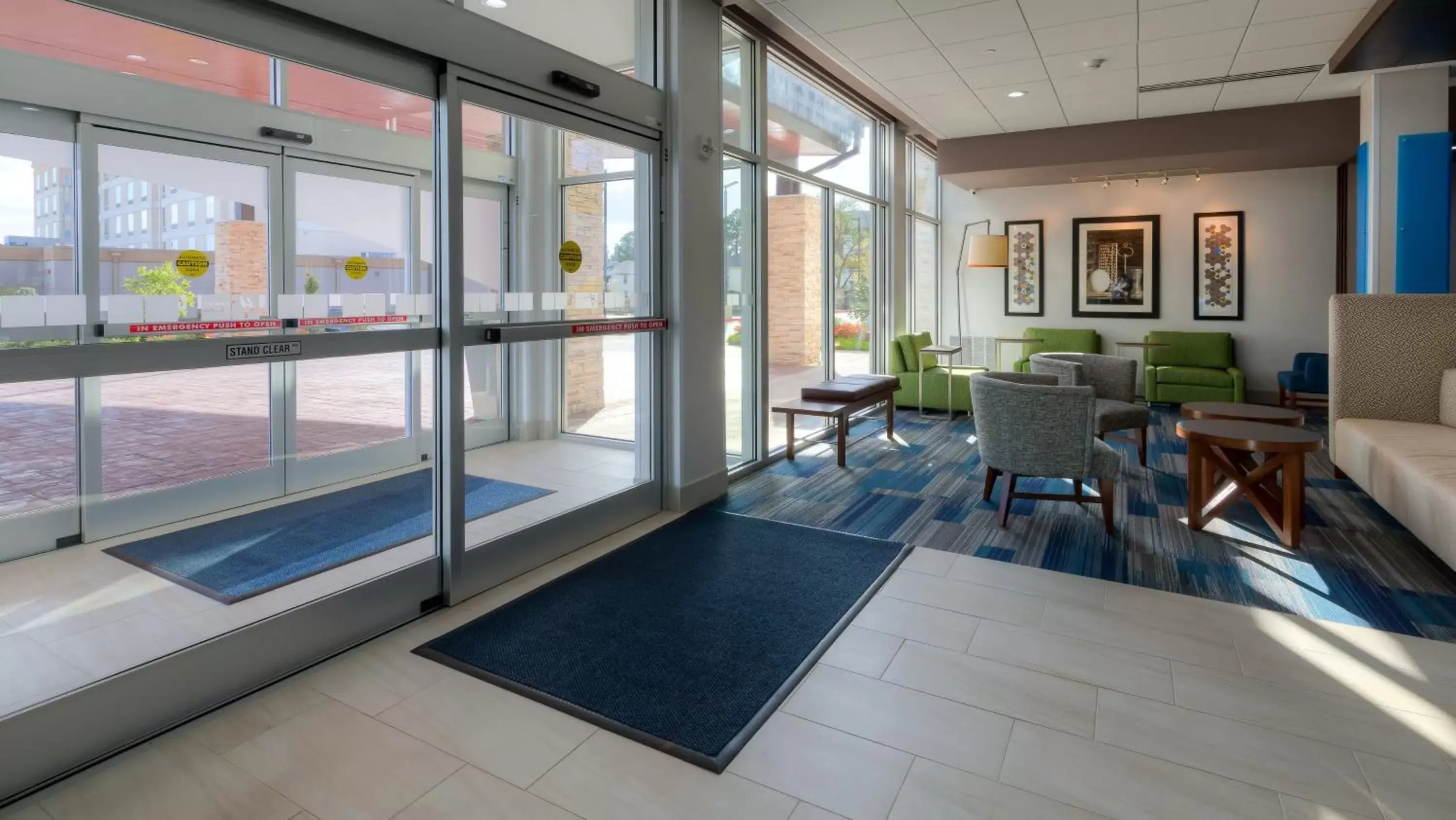 Property building in Holiday Inn Express & Suites Tulsa Midtown by IHG Property building in Holiday Inn Express & Suites Tulsa Midtown by IHG