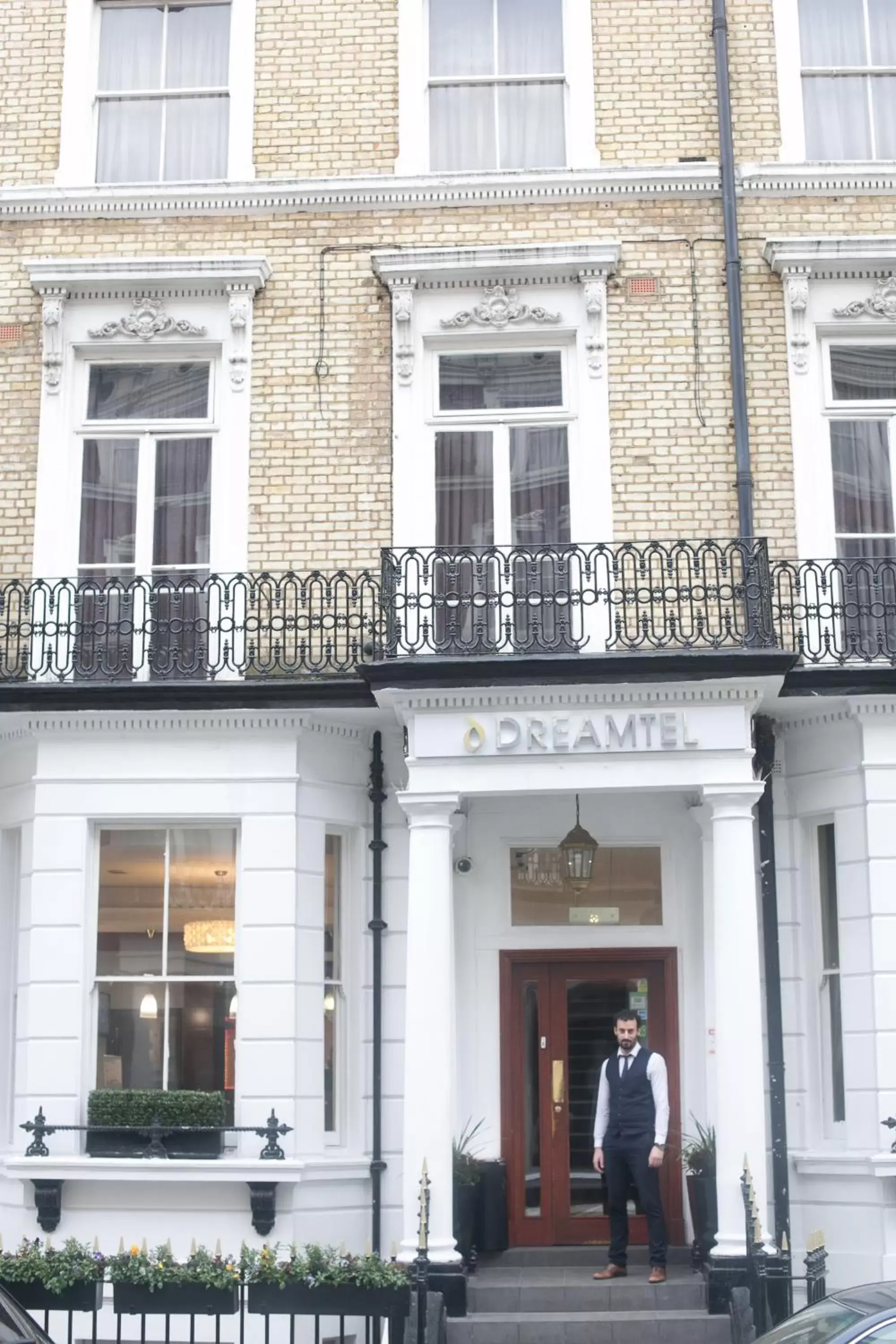 Facade/entrance, Property Building in Dreamtel London Kensington