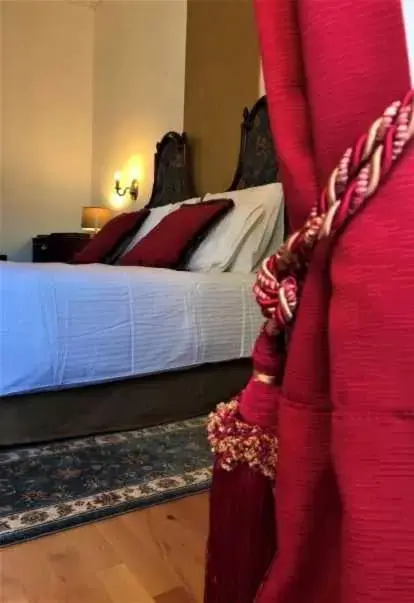 Bedroom, Bed in Hotel Castille Bedroom, Bed in Hotel Castille