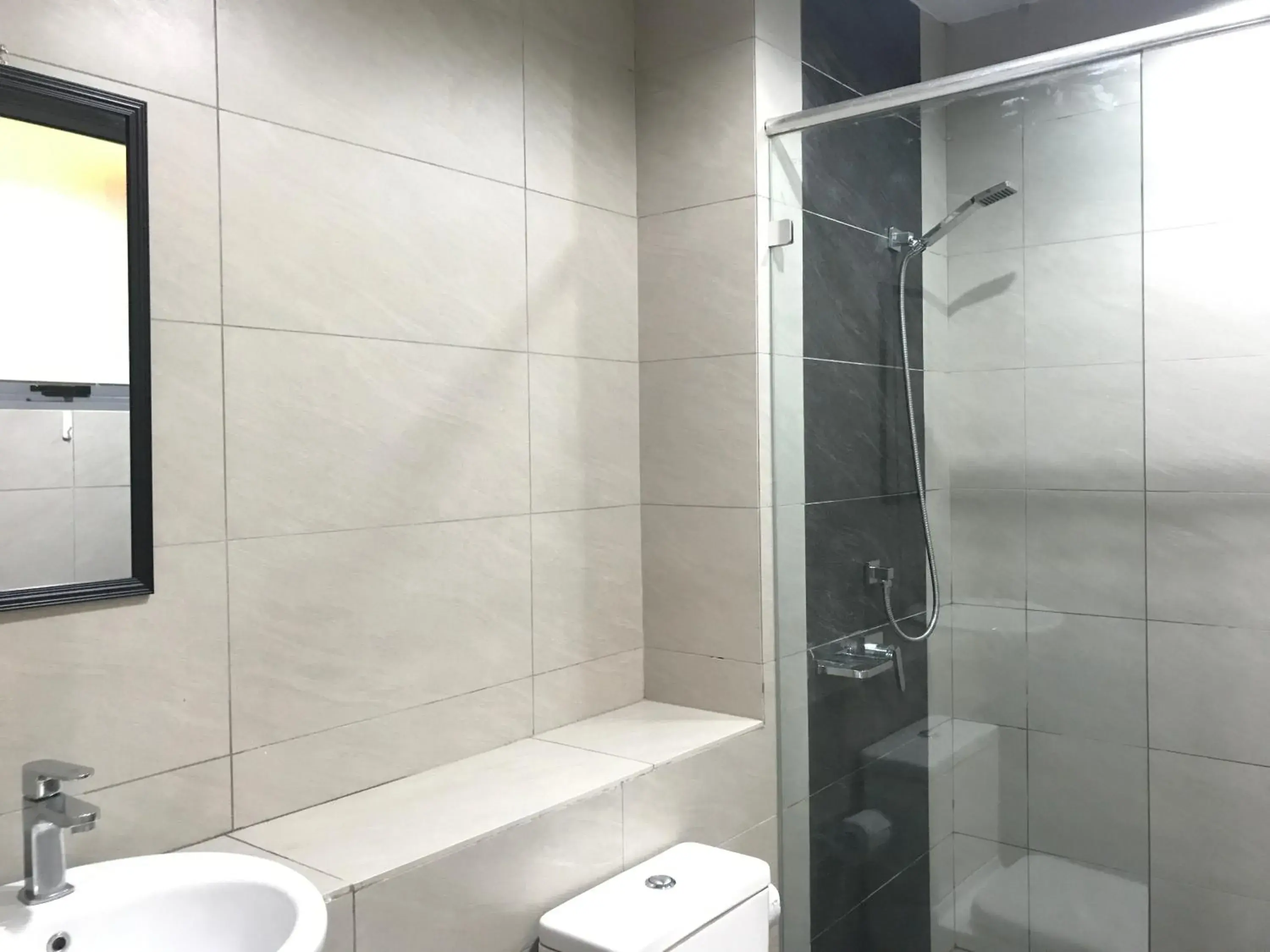 Shower, Bathroom in Sunset Seaview Vacation Condos @ IMAGO Shopping Mall