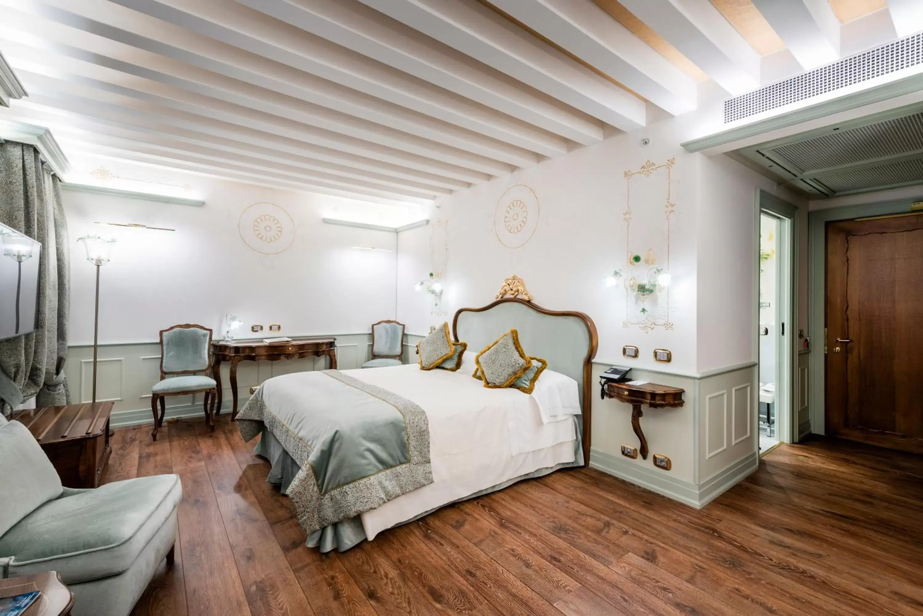 Bedroom, Bed in Monaco & Grand Canal