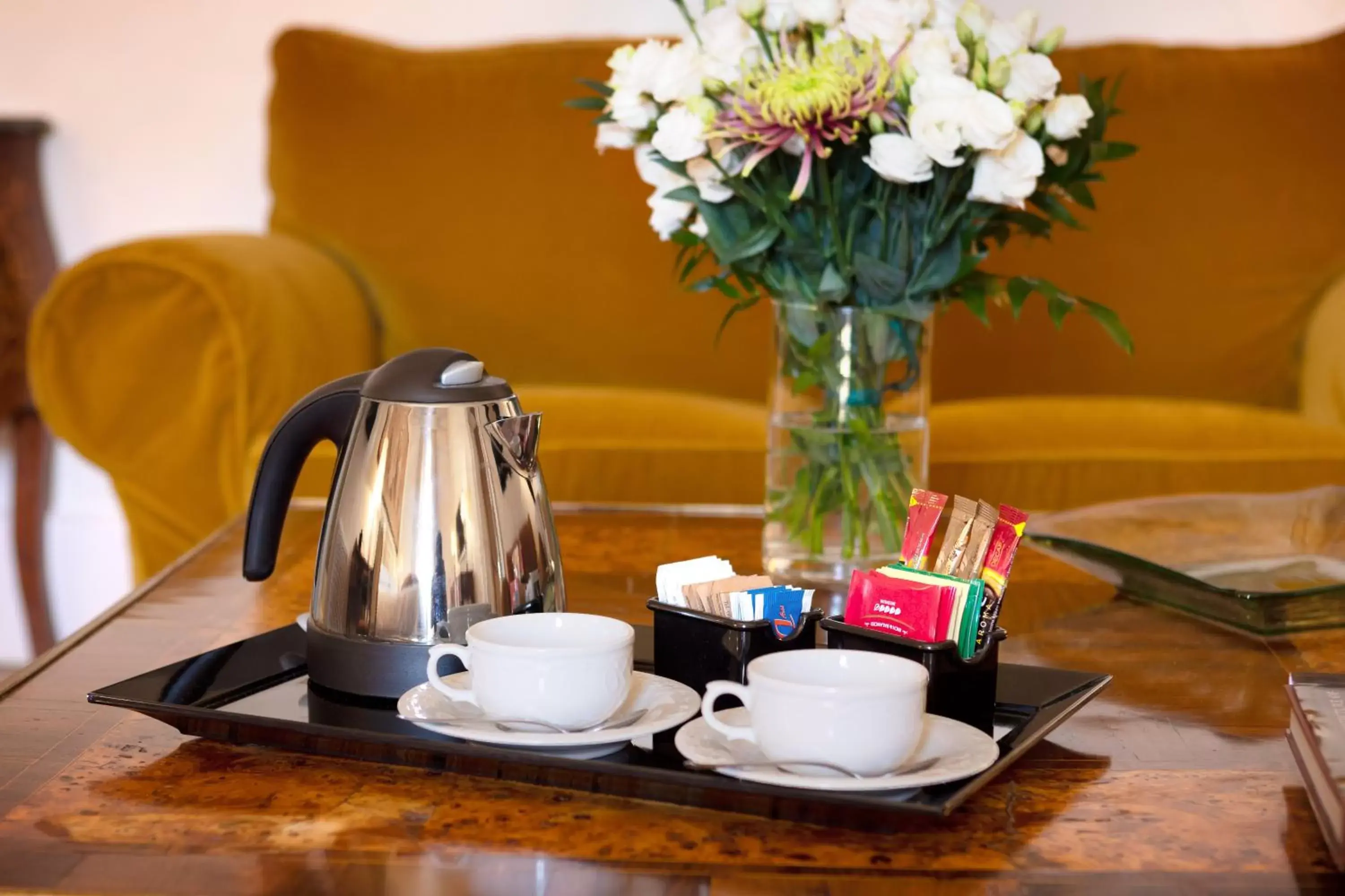 Coffee/tea facilities in Grand Hotel Plaza