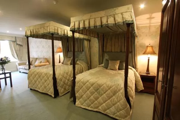 Bed in Mansion House Hotel
