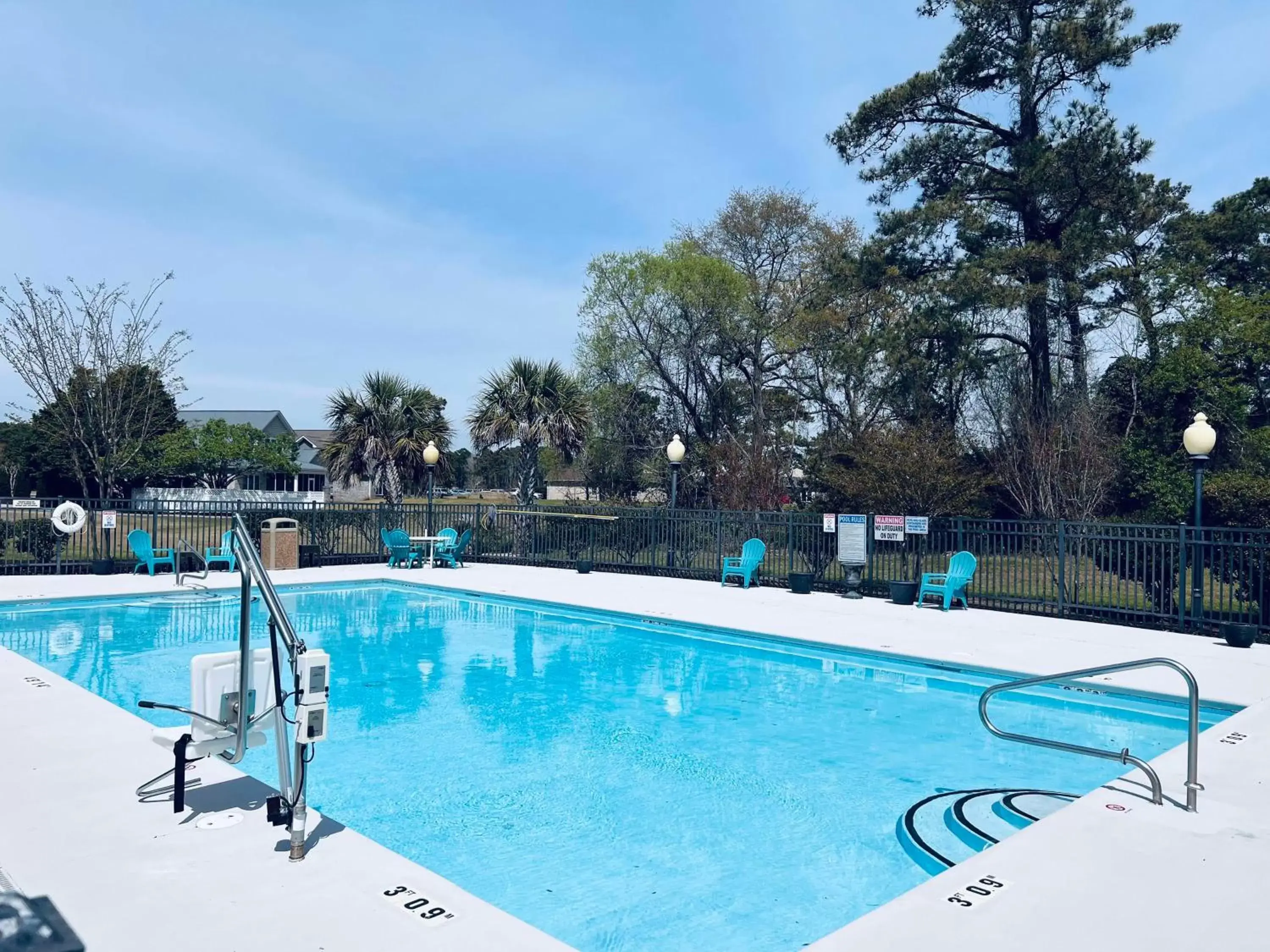 Pool view, Swimming Pool in Blue Water Inn & Suites BW Signature Collection