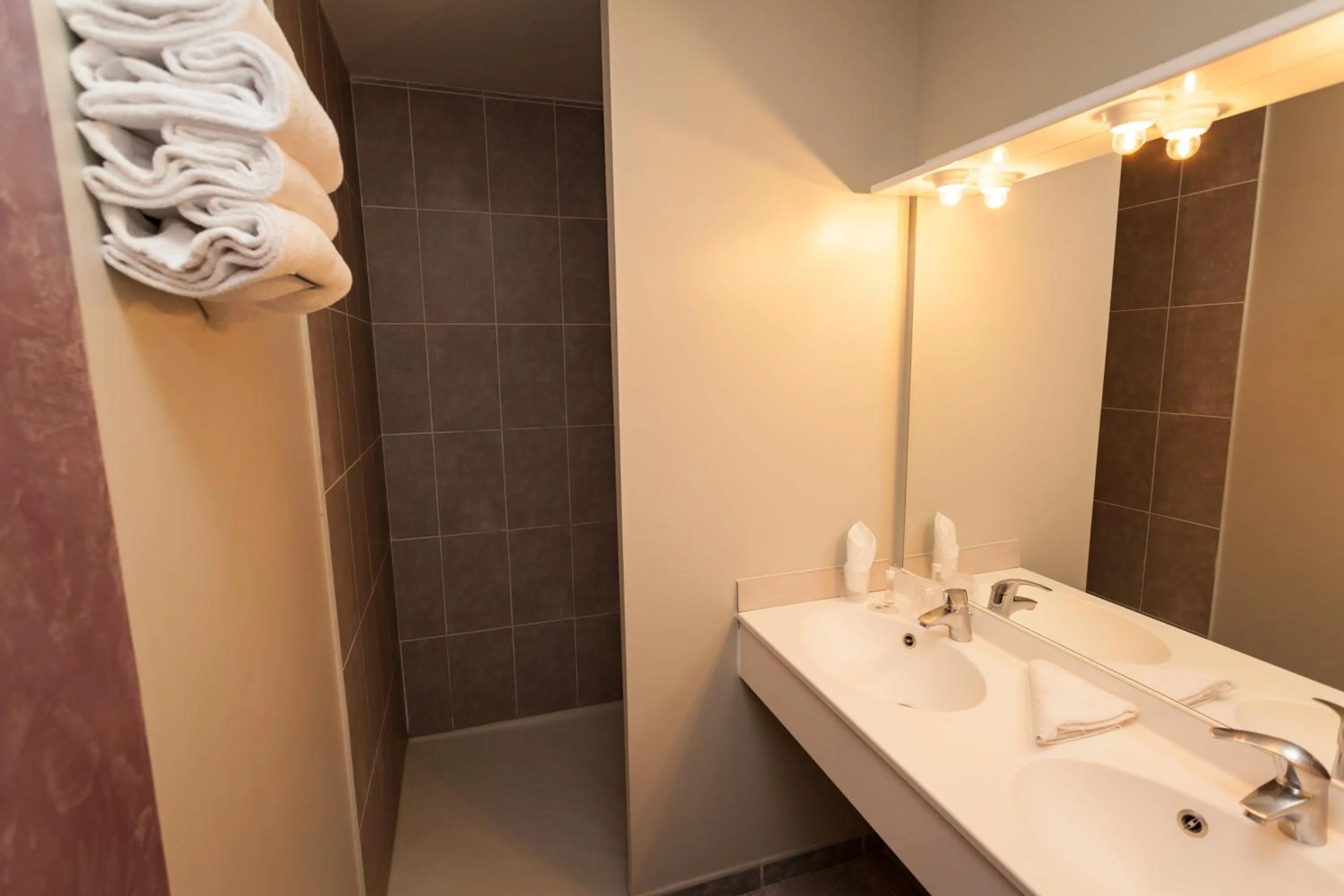 Bathroom in Hotel Grand Cap Rooftop Pool