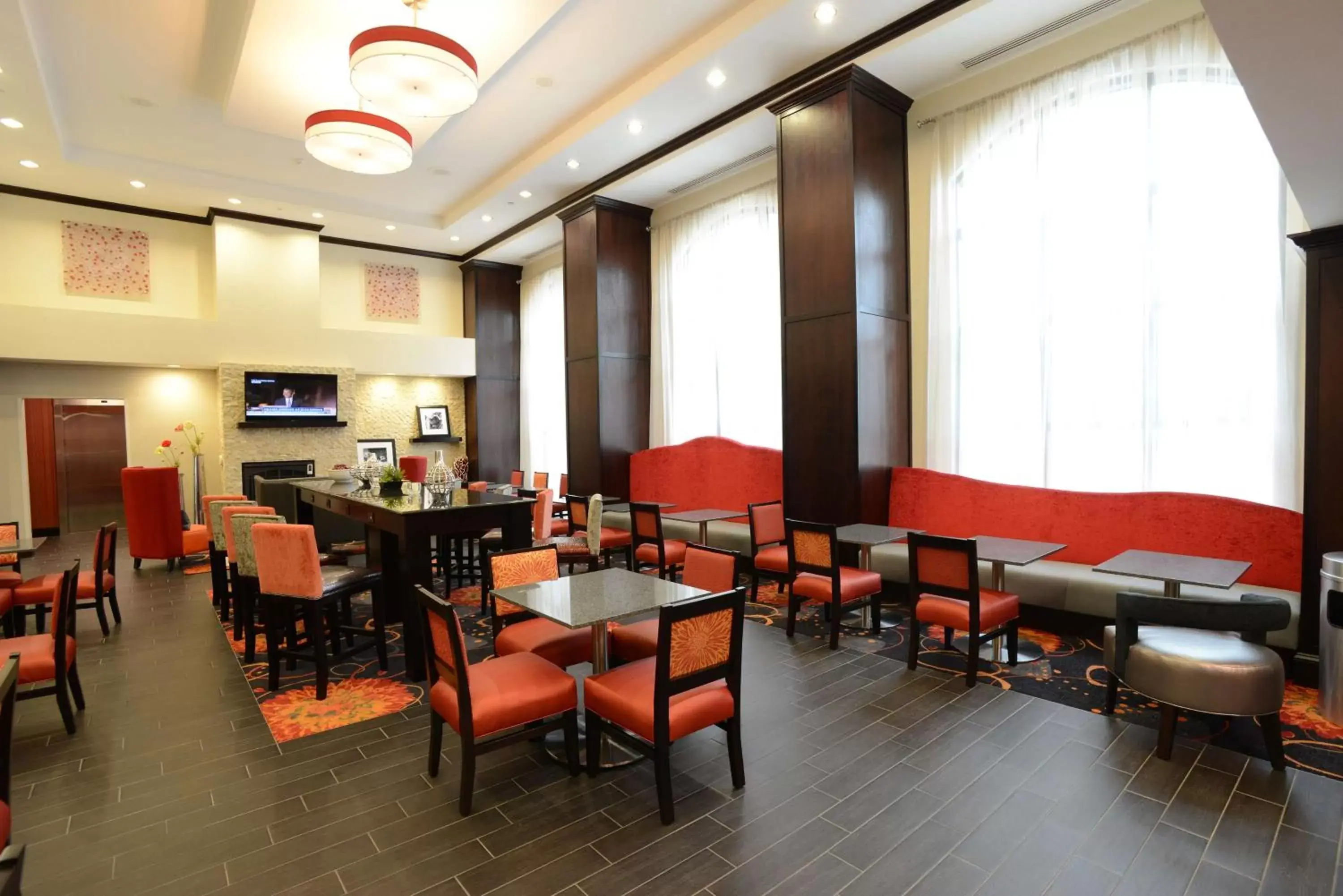 Dining area, Restaurant/Places to Eat in Hampton Inn & Suites Albany at Albany Mall