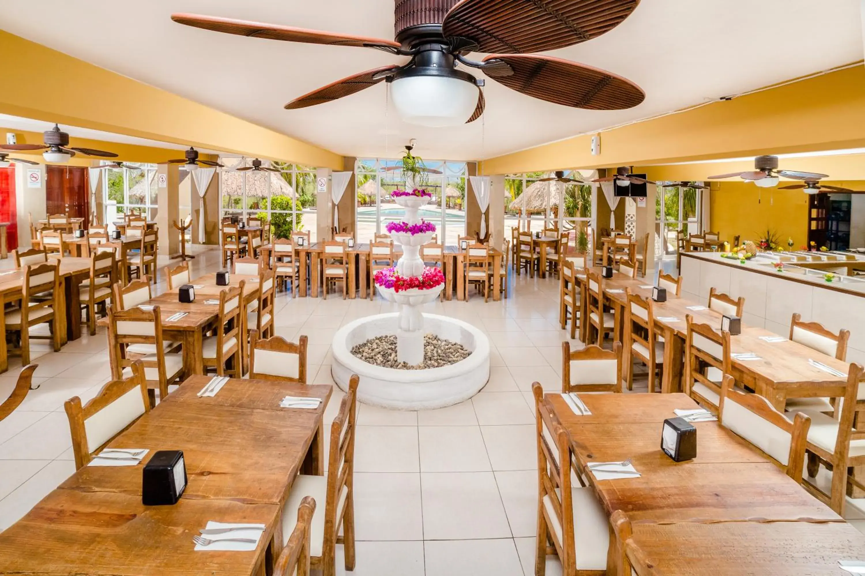 Restaurant/Places to Eat in Uxmal Resort Maya