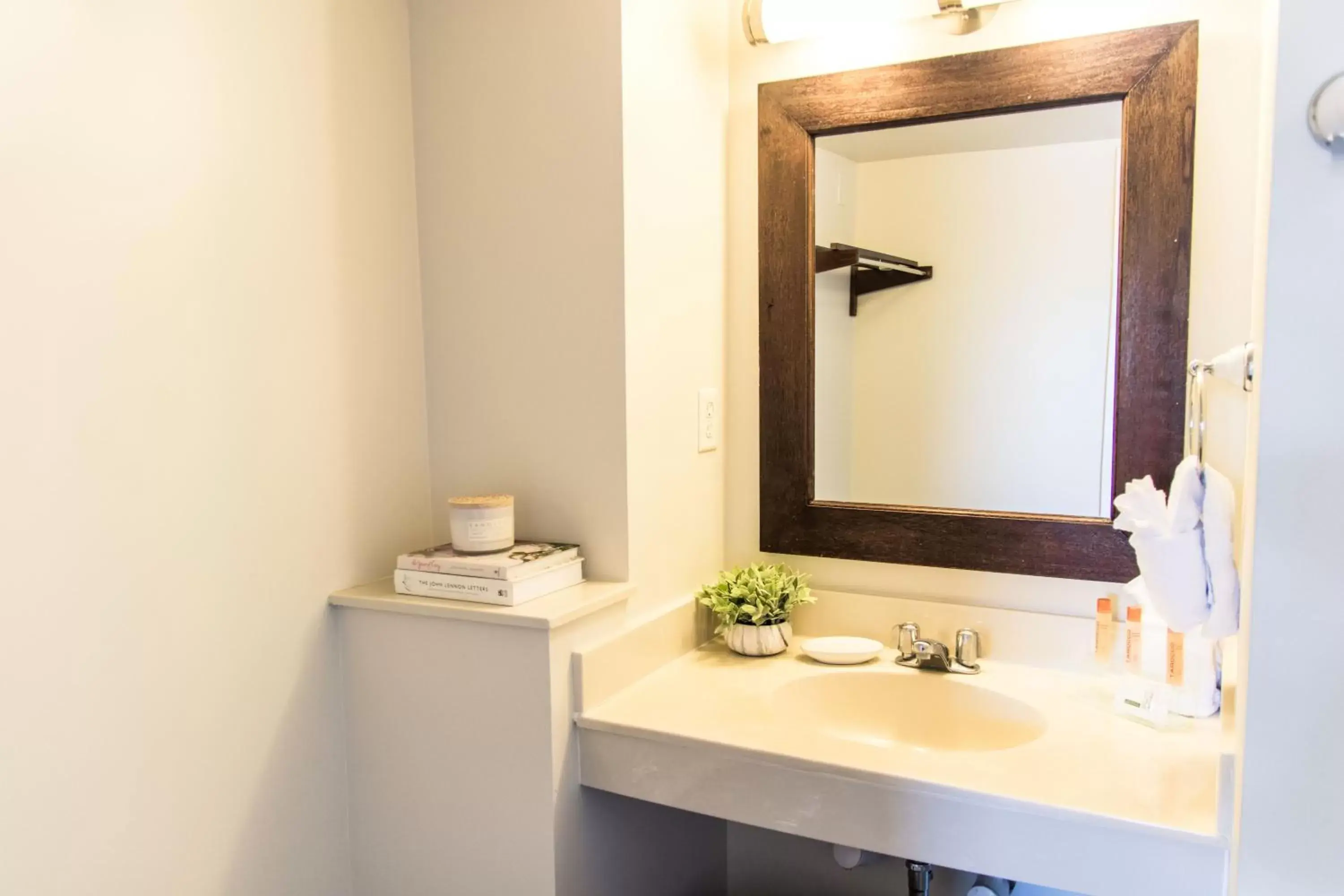 Bathroom in Vineyard Court Designer Suites Hotel