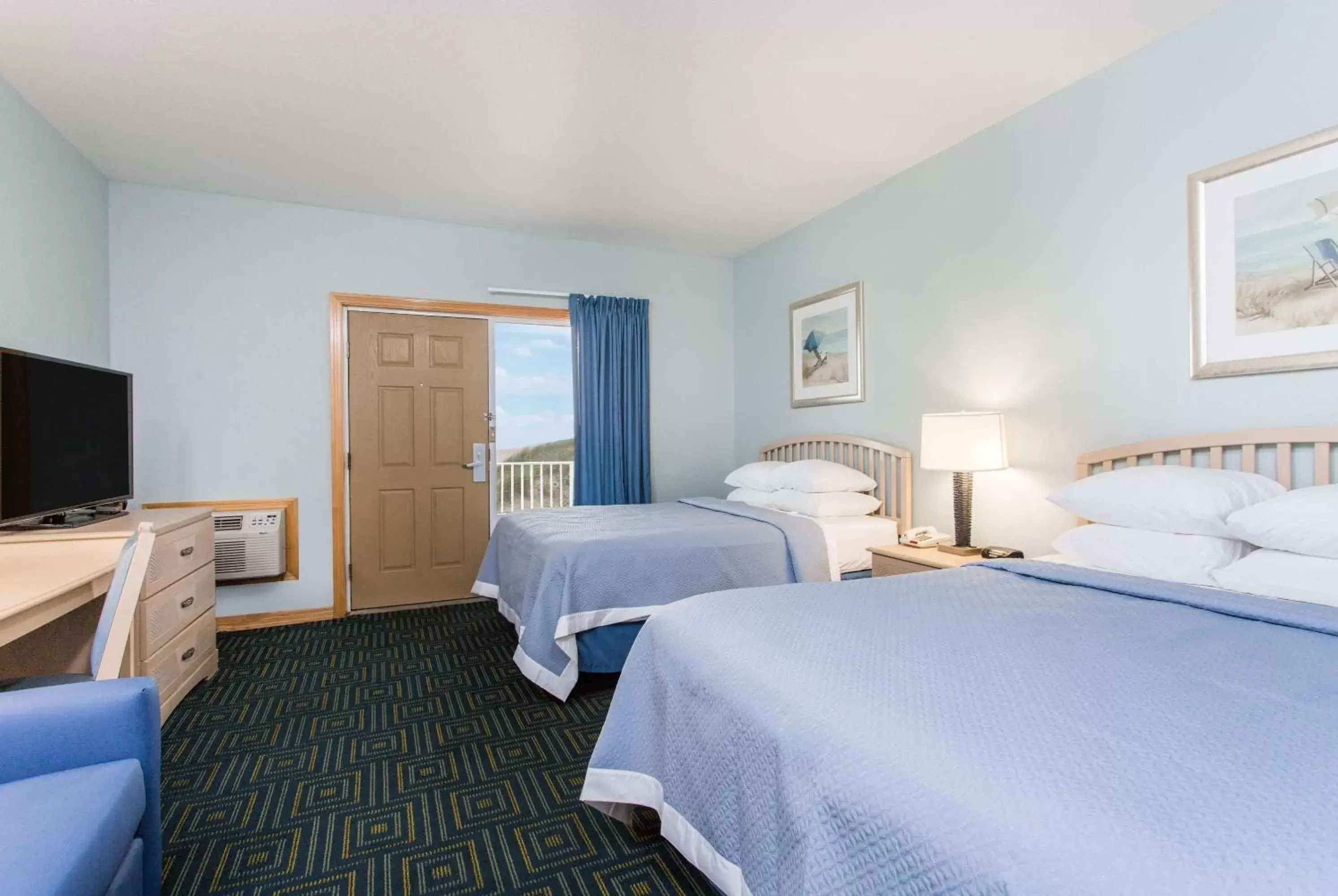 Photo of the whole room, Bed in Days Inn by Wyndham Kill Devil Hills Oceanfront - Wilbur