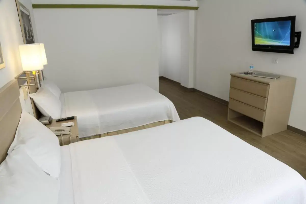 Bedroom, Bed in Hotel Monterrey Macroplaza
