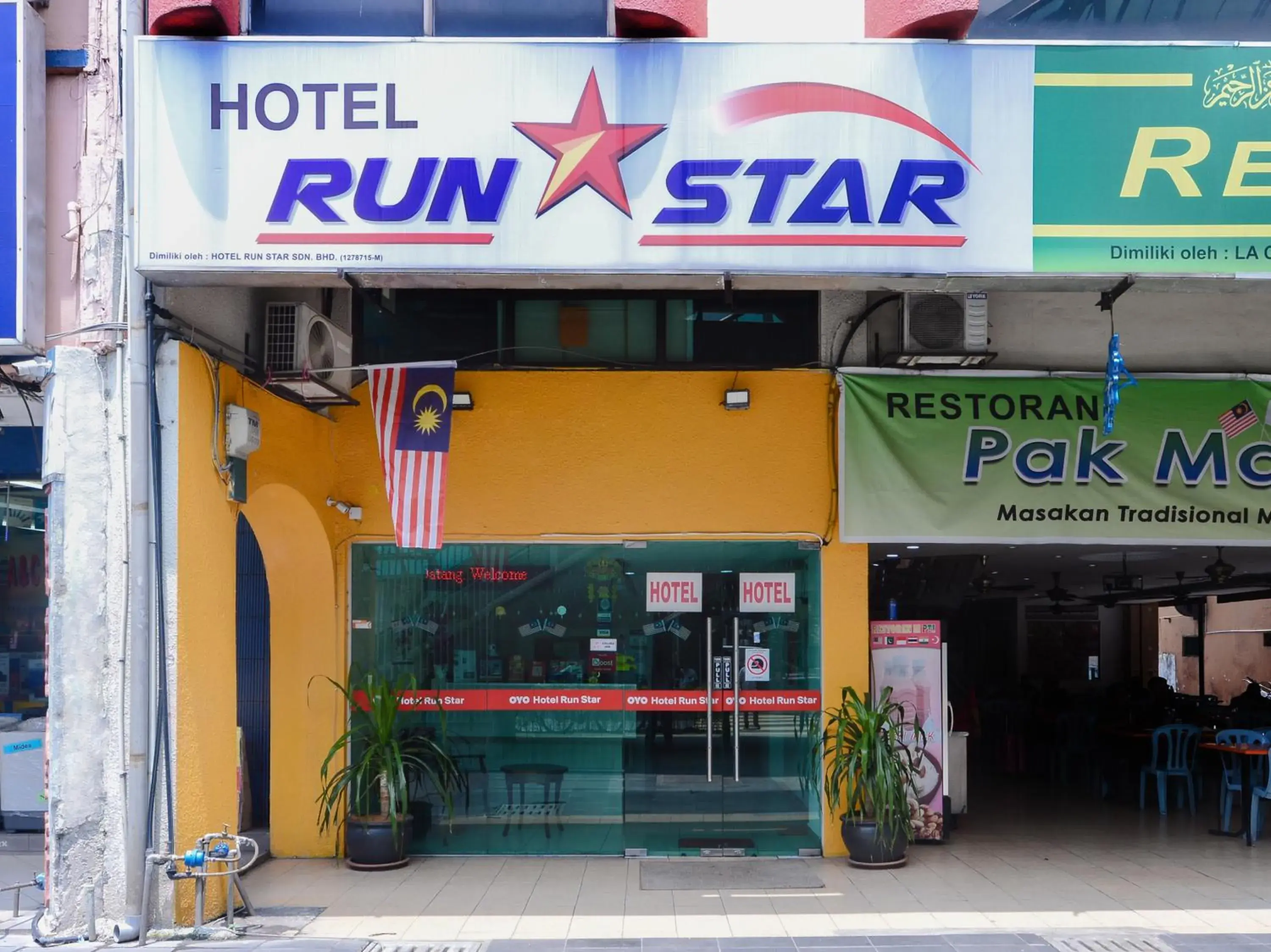 Facade/entrance in OYO 805 Hotel Run Star